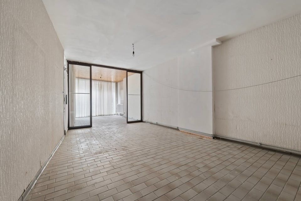 HANDELSRUIMTE TE KOOP IN HET CENTRUM VAN SINT-TRUIDEN foto 3