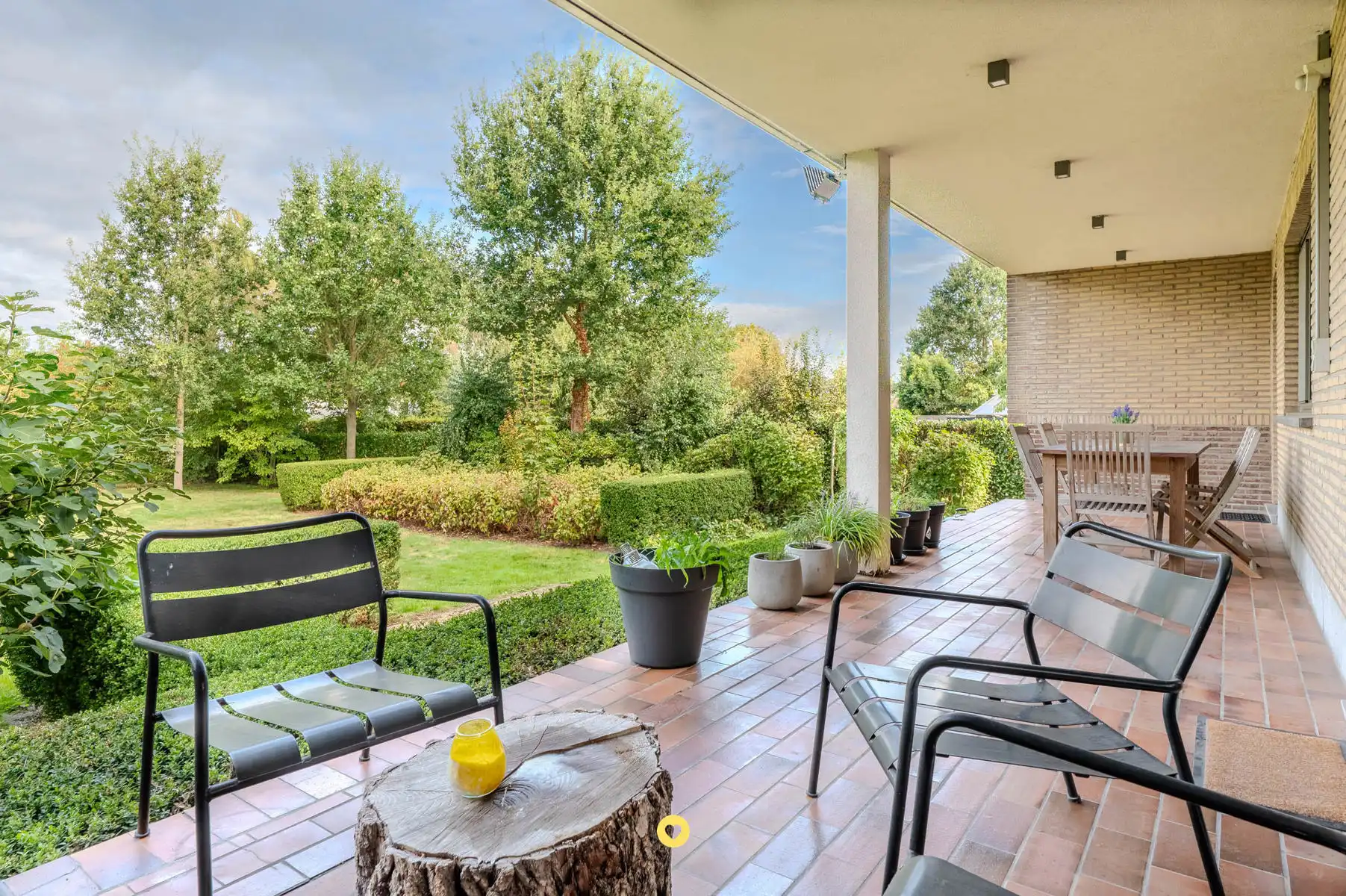Gerenoveerde 70's villa met 5 slk en 2 bdk op 2000 m2 foto 4