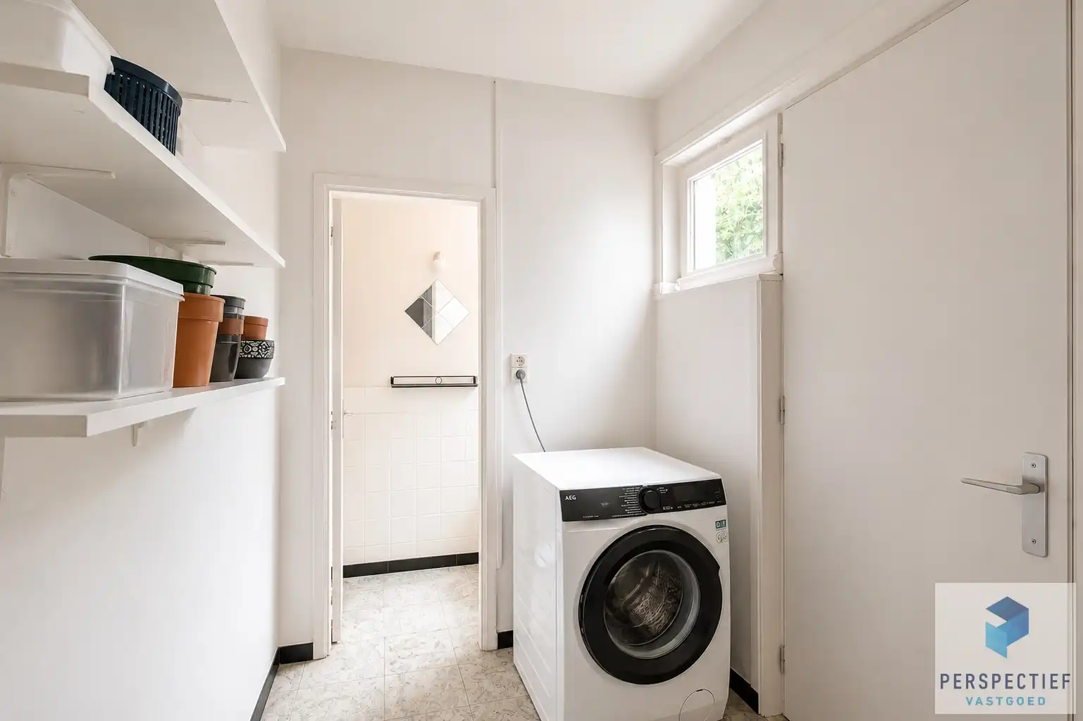 RUIME LICHTRIJKE WONING met 4 SLPKS, GARAGE en grote TUIN foto 8