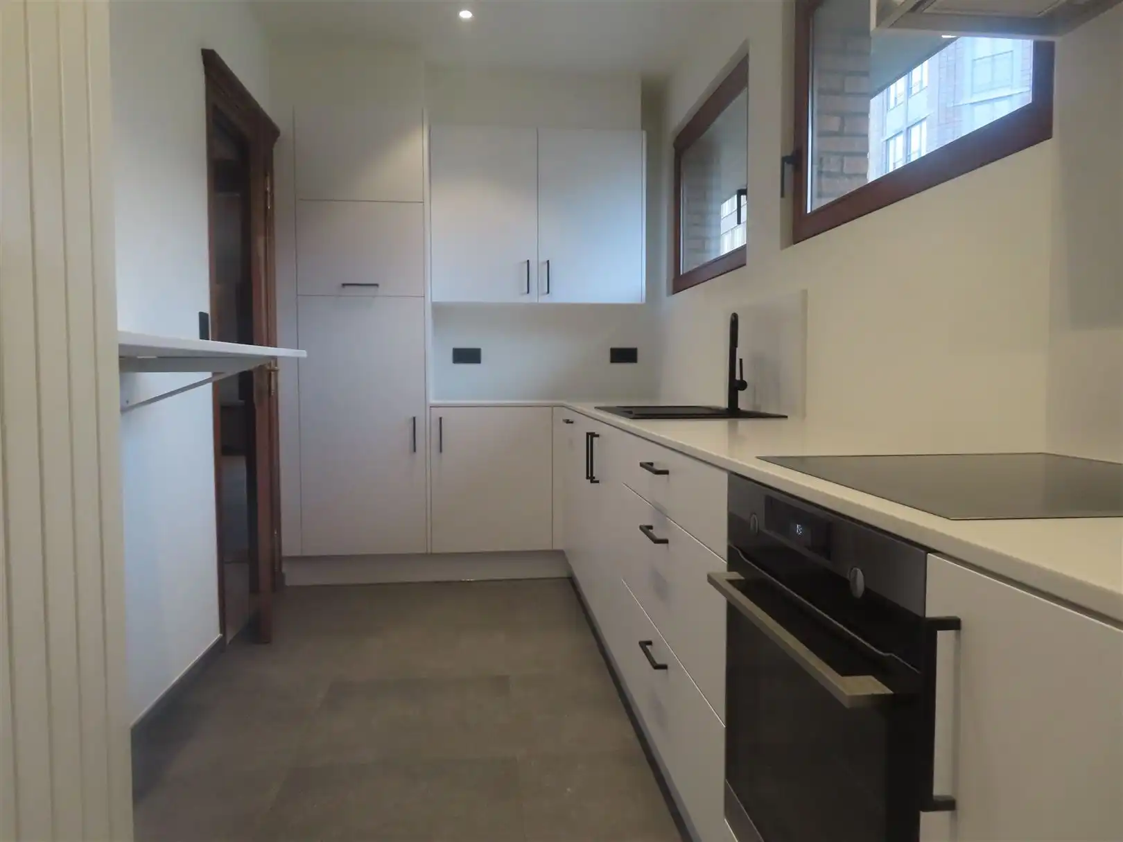 Duplex appartement in hartje Antwerpen met 2 slaapkamers, 2 badkamers, ingerichte dressing, bureau en zonneterras! foto 6