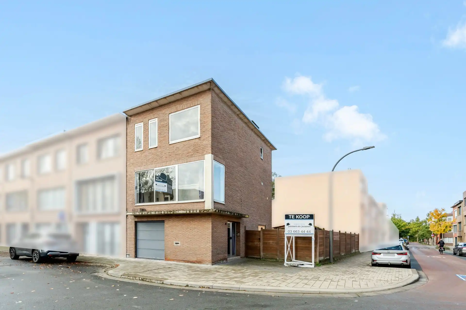 Half open Bel-etage woning met 3 tot 4 slaapkamers vlakbij het centrum  foto {{pictureIndex}}