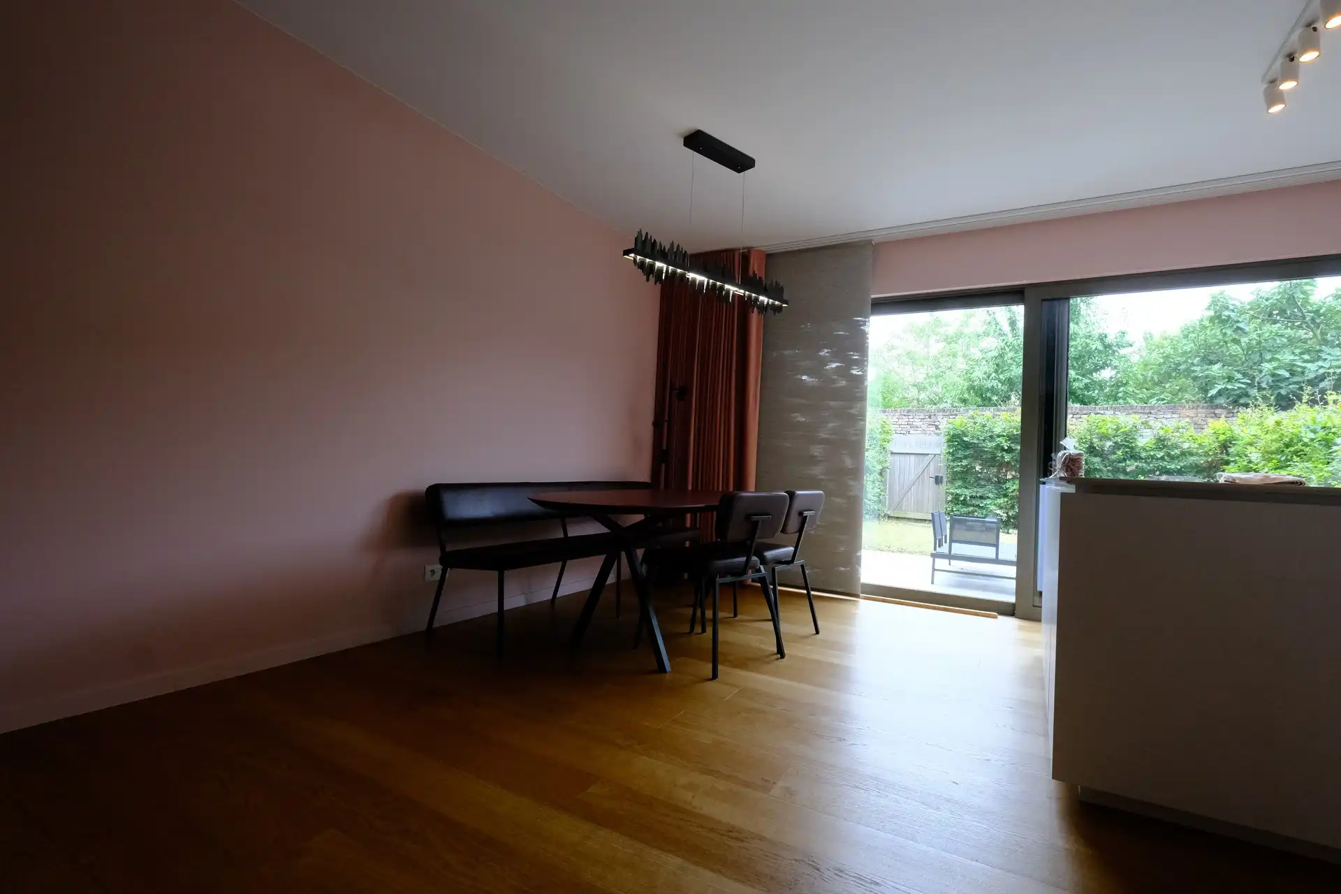 luxueus ingerichte woning met 3 slaapkamers in het gezellige Oud-Rekem foto 6