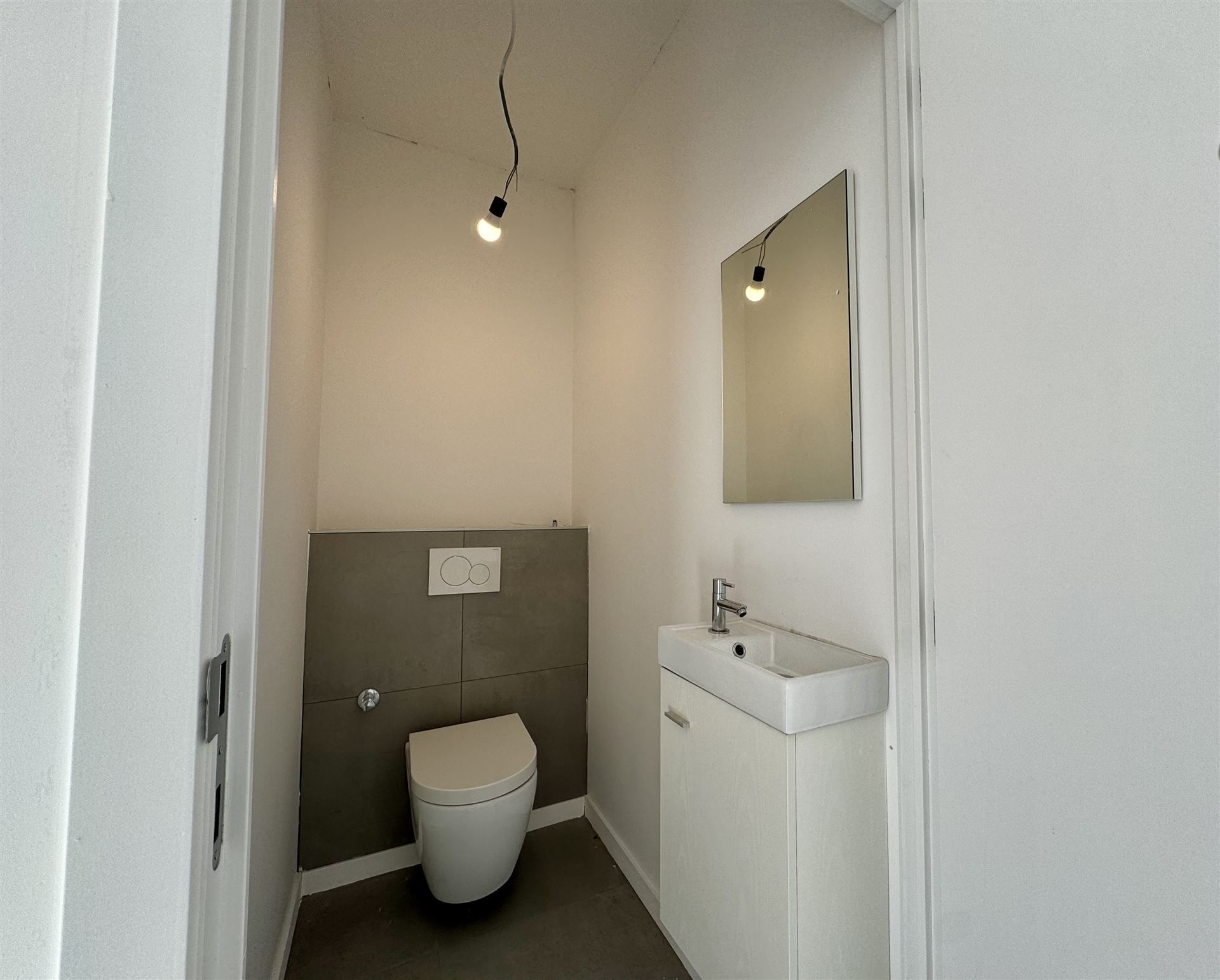 Gerenoveerde woning in het centrum van Maaseik! foto 7