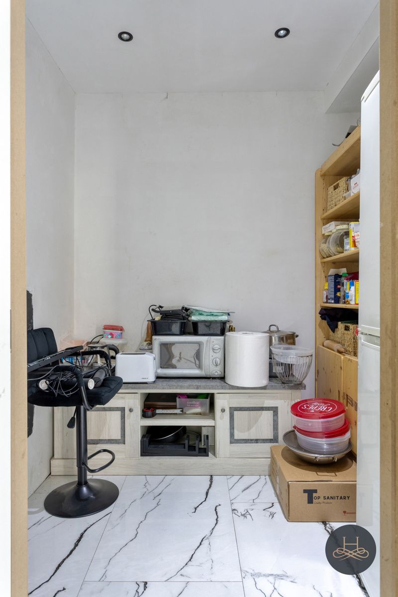 Riante woning met 6 slaapkamers en veel parkeergelegenheid foto 17