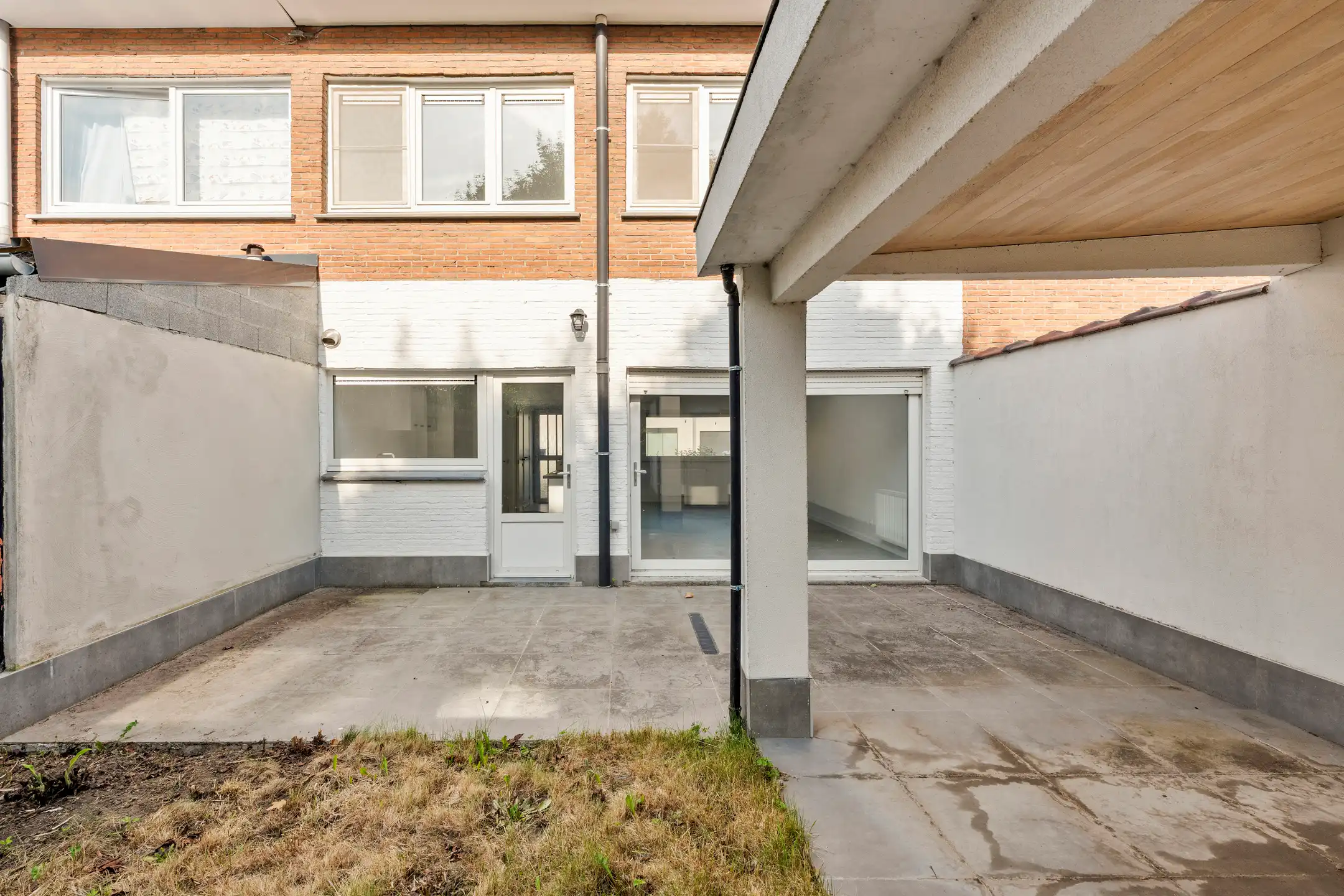 Volledig GERENOVEERDE woning met ZONNIGE TUIN en 3 SLK foto 11