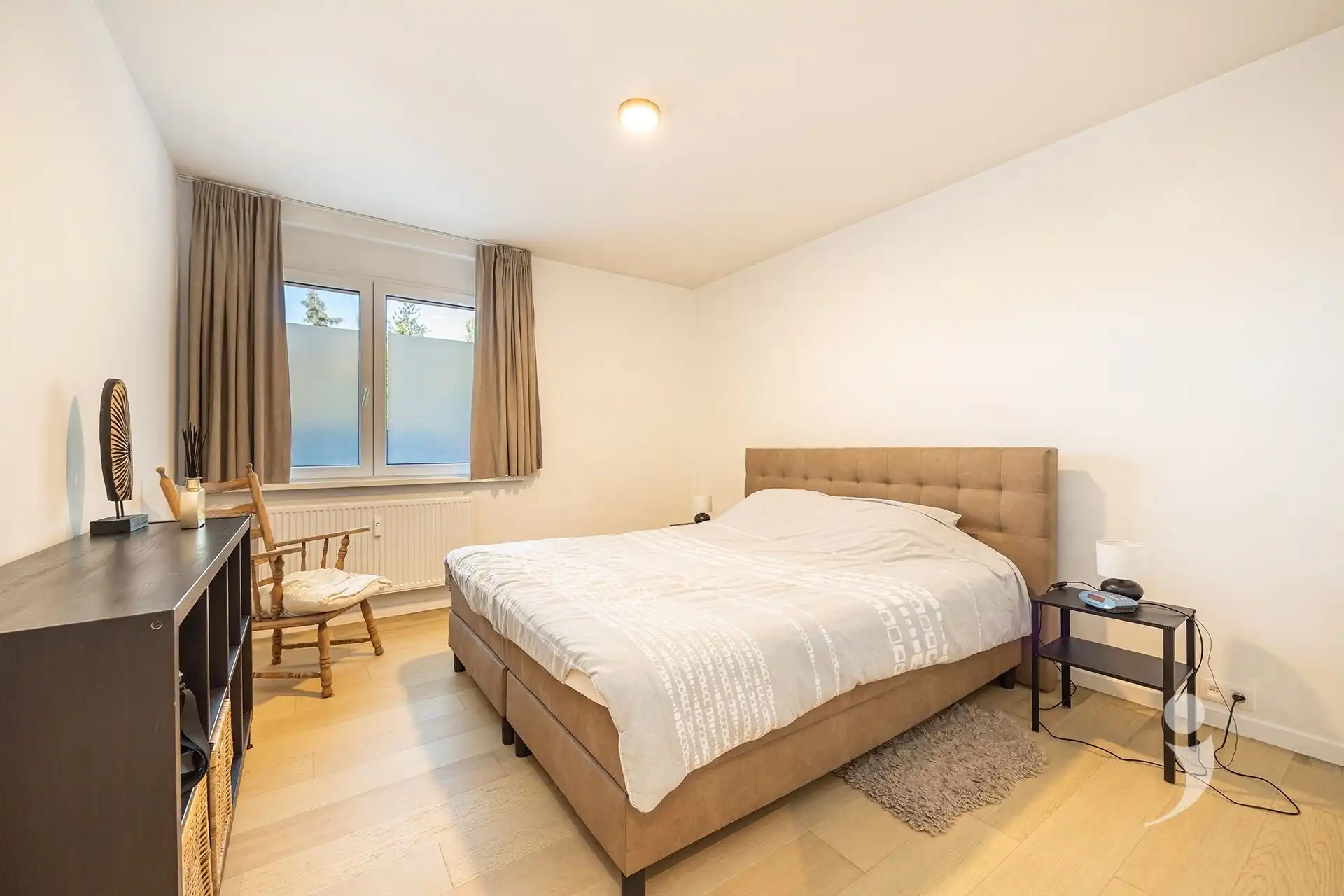 Gerenoveerd appartement met 2 slaapkamers, garagebox en staanplaats foto 12