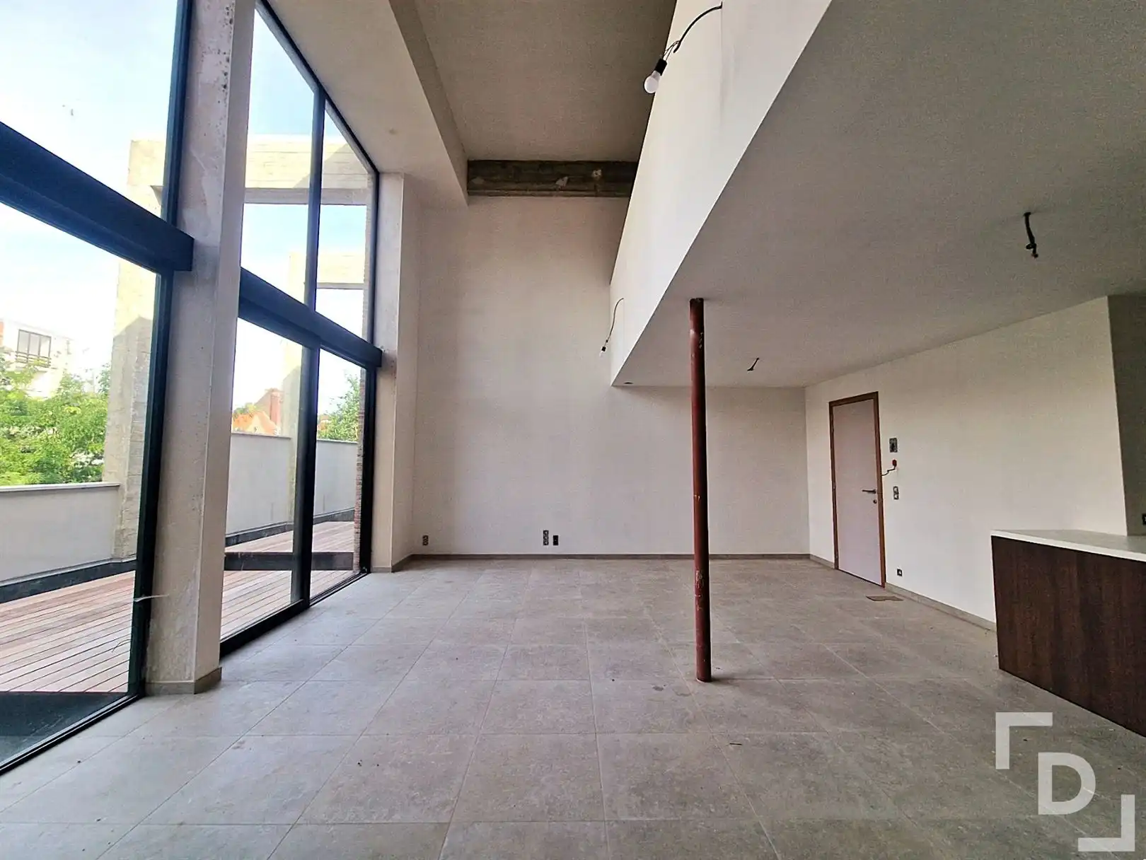 Lichtrijke loft te koop in centrum Ieper. foto 6