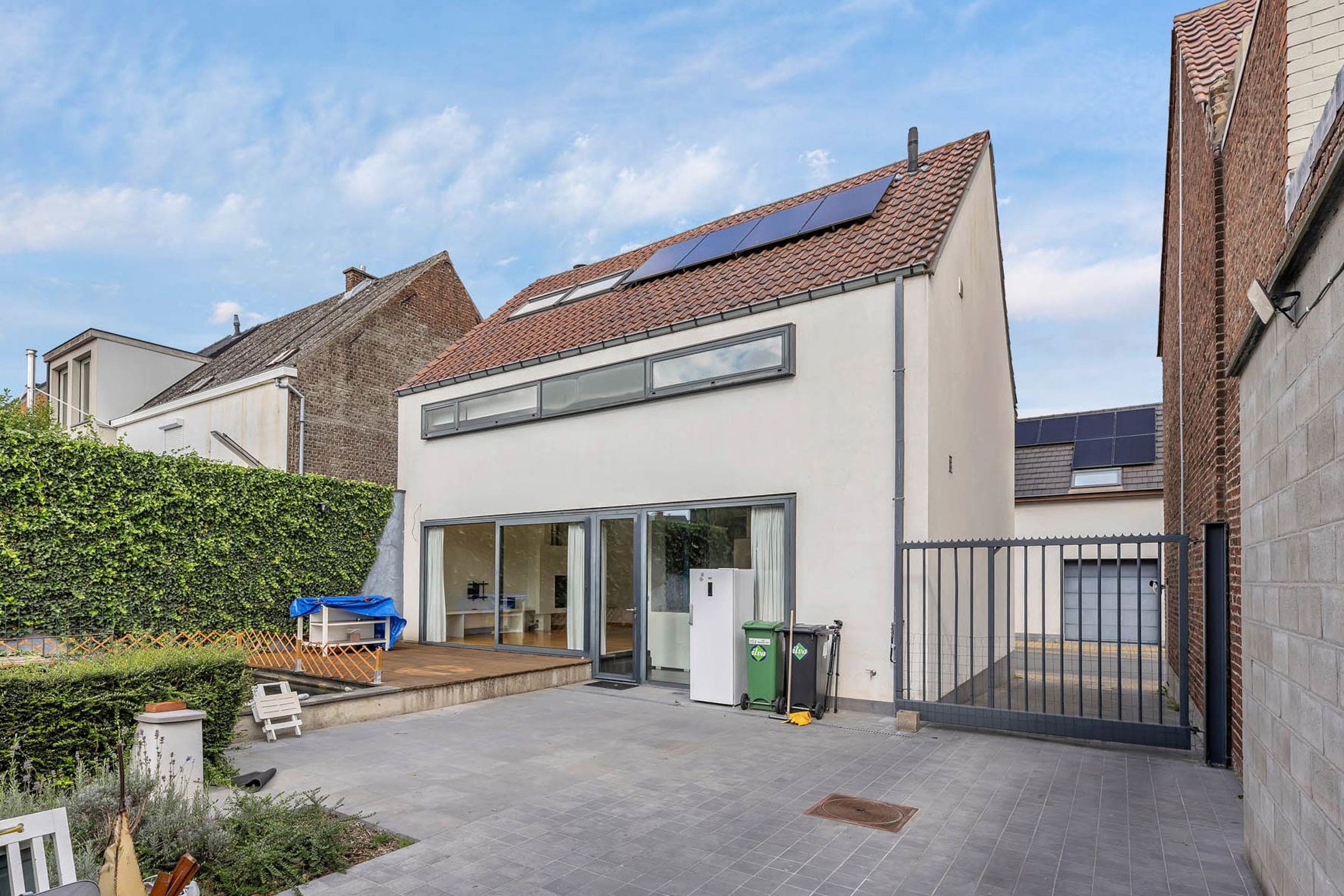 Instapklare woning met garage en tuin nabij station foto 3
