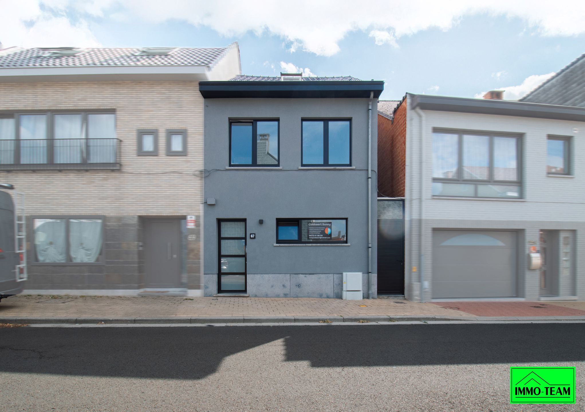 Volledig gerenoveerde woning met 3 slaapkamers nabij centrum foto {{pictureIndex}}