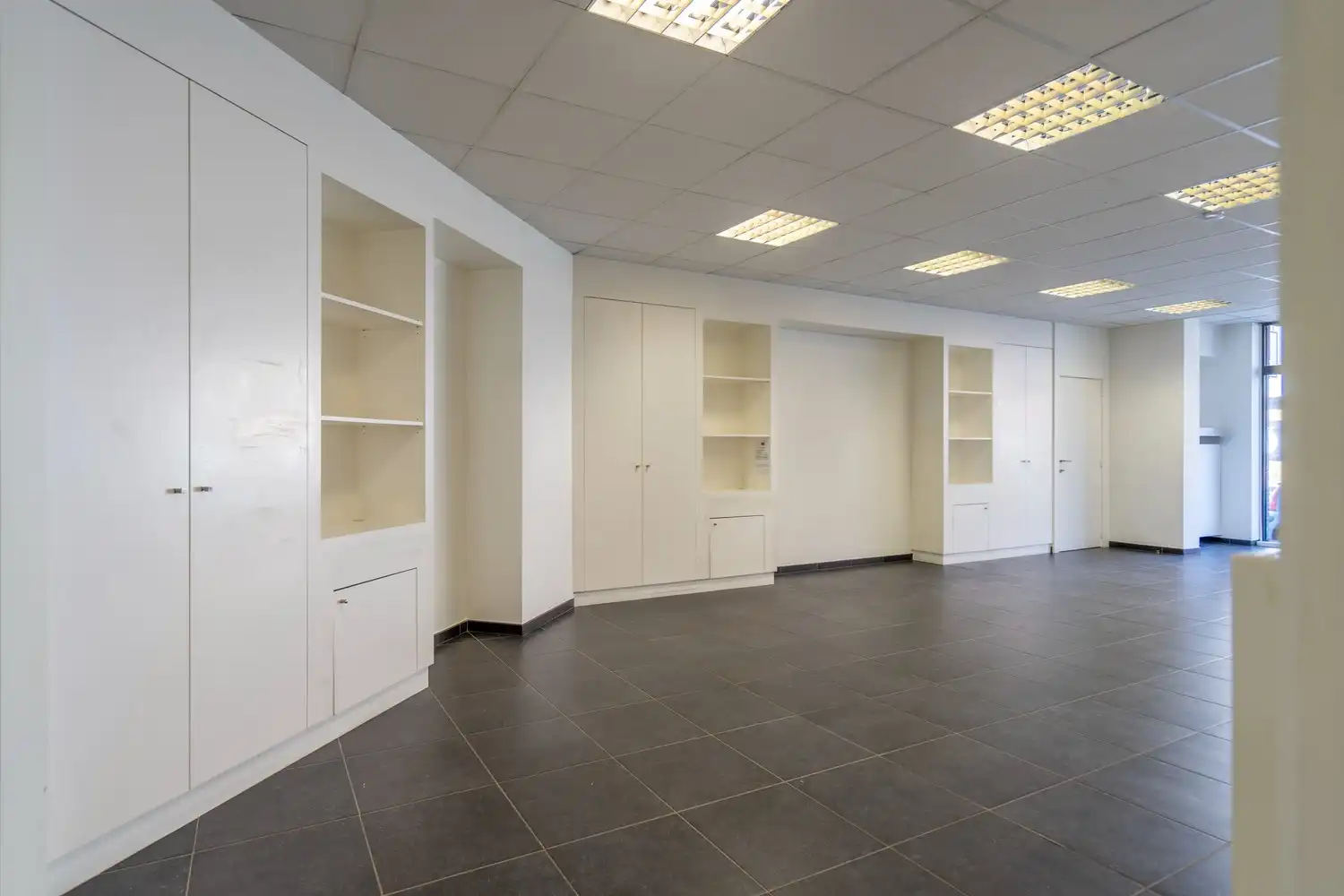 KANTOOR MET GARAGE foto 5