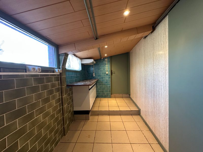 Ruime gezinswoning met grote tuin, veranda en veel opbergruimte foto 17