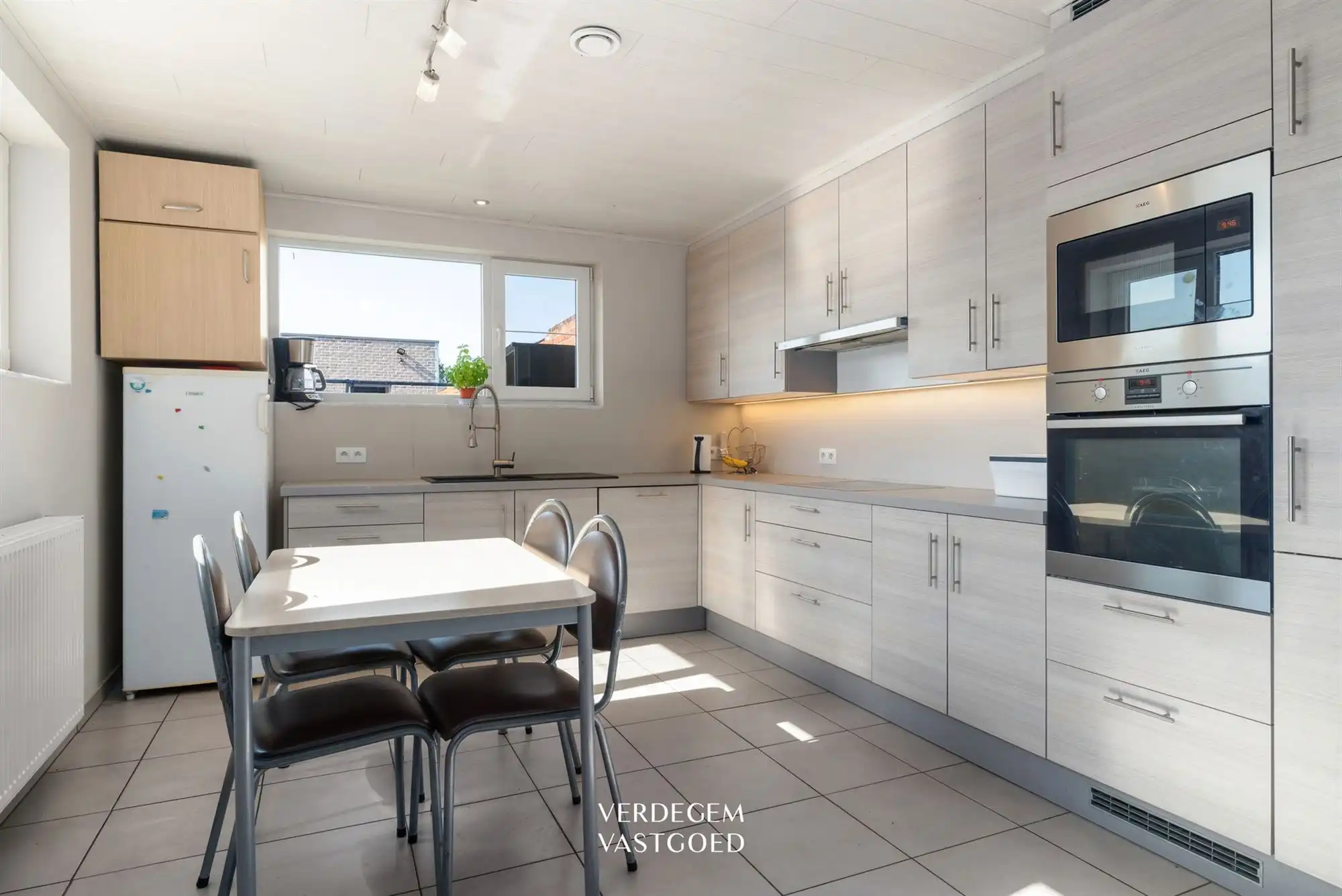 Ruim, energiezuinig en instapklaar wonen met loods van 100m² foto 10