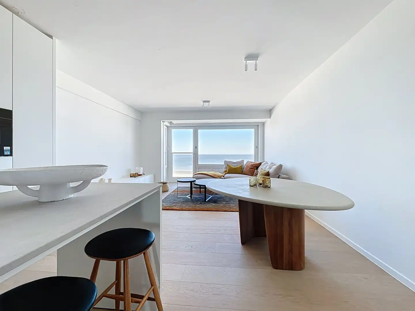 Twee slaapkamer appartement (gerenoveerd 2025) met frontaal zeezicht foto 6