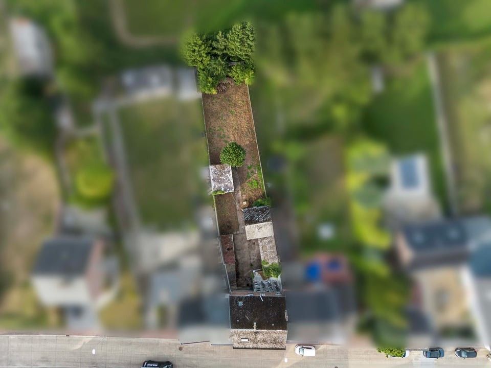 TE RENOVEREN GEZINSWONING MET VEEL POTENTIEEL IN HET LANDELIJKE MONTENAKEN foto 2