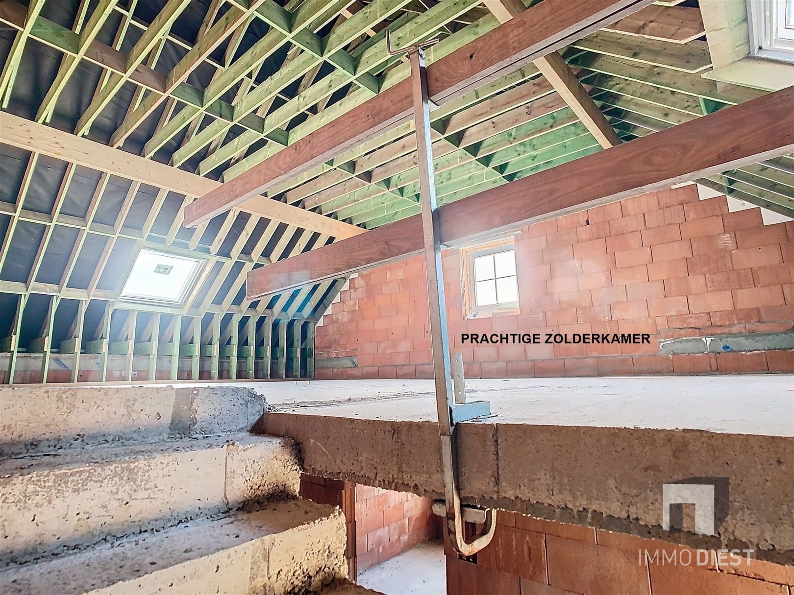 Verder af te werken nieuwbouwwoning met ruime leefruimtes en knappe zolder. foto 23