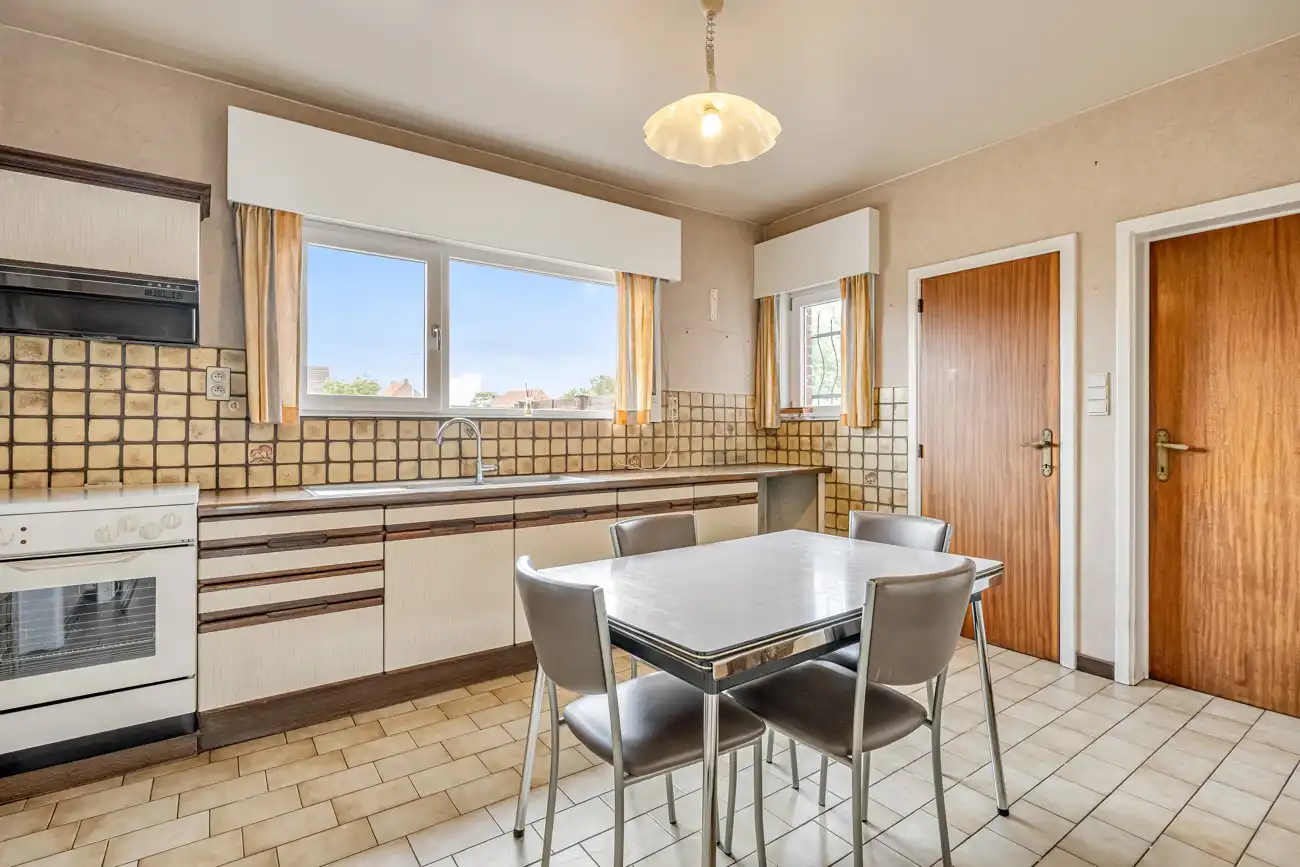 Charmante te renoveren woning met 3 slaapkamers in het rustige Desteldonk foto 9