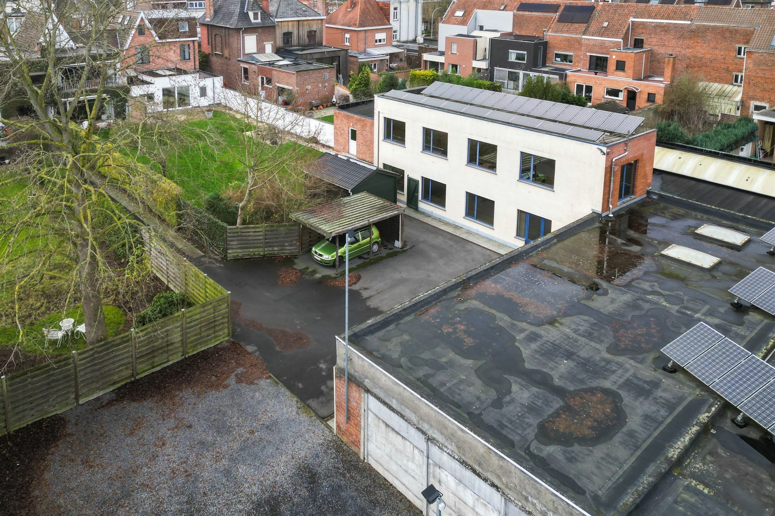 Buitengewone karakter eigendom met groot magazijn foto 37