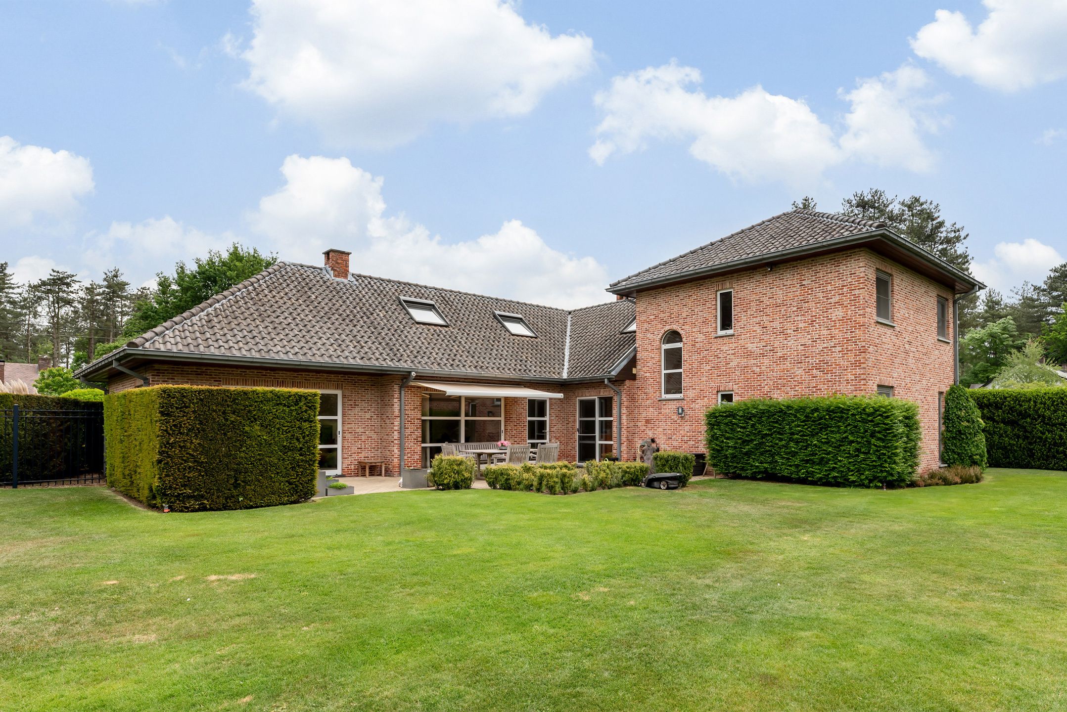Lichtrijke villa met zuidgerichte tuin in groene wijk foto 2