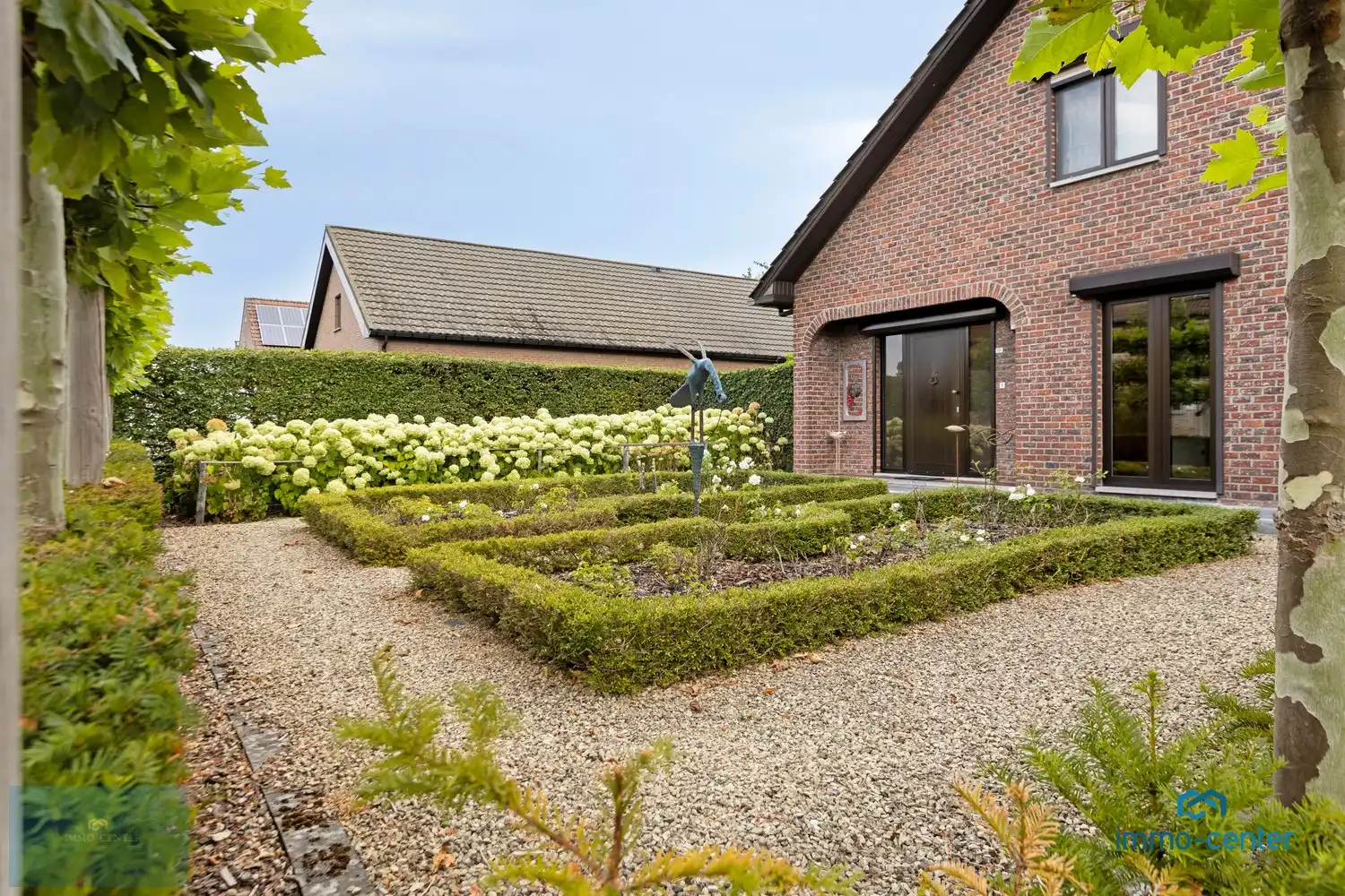 Instapklare vrijstaande woning met 4 slaapkamers en prachtige tuin foto 37