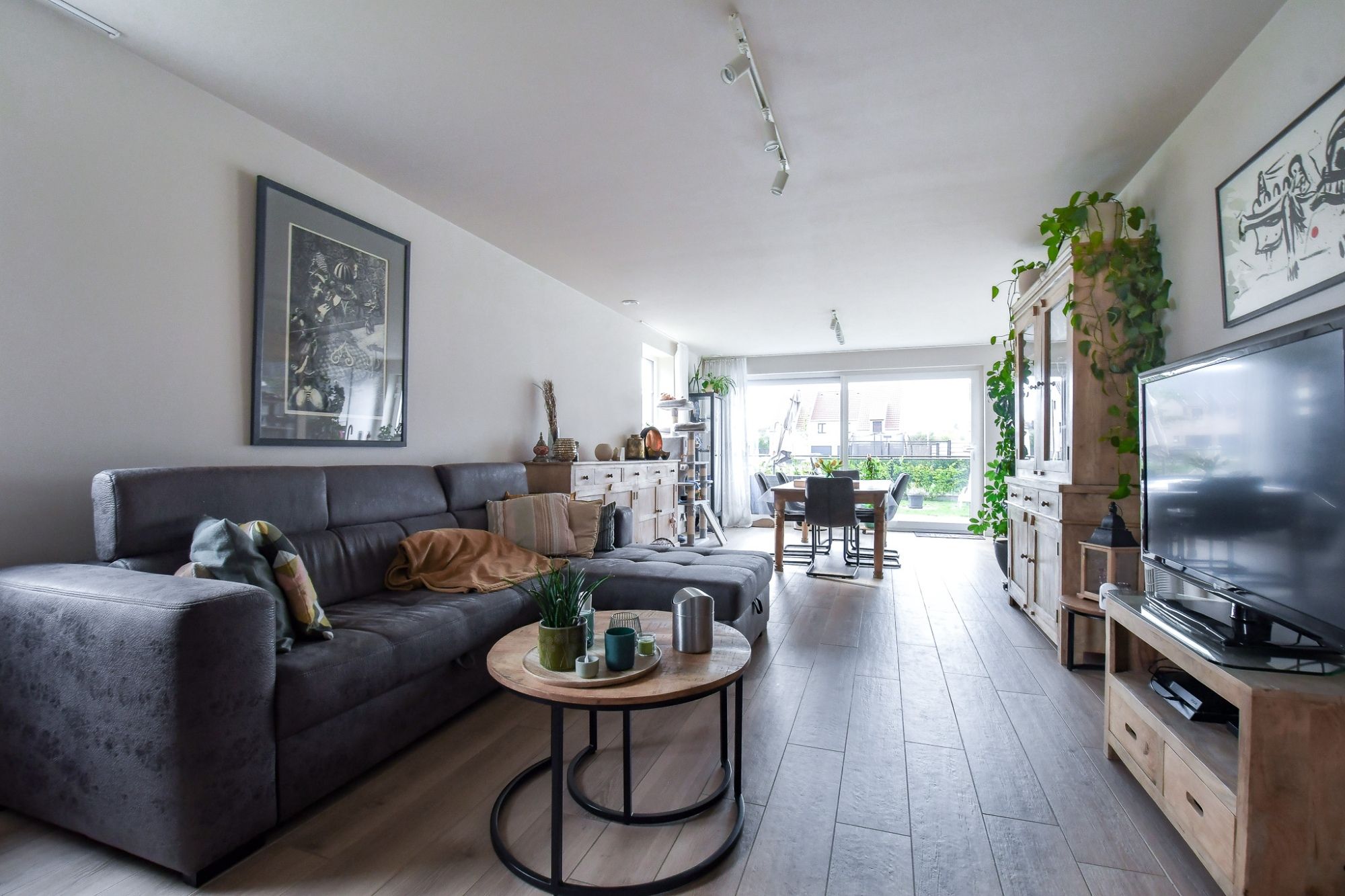 RUSTIG GELEGEN, RUIME woning met zongerichte tuin en garage foto 6