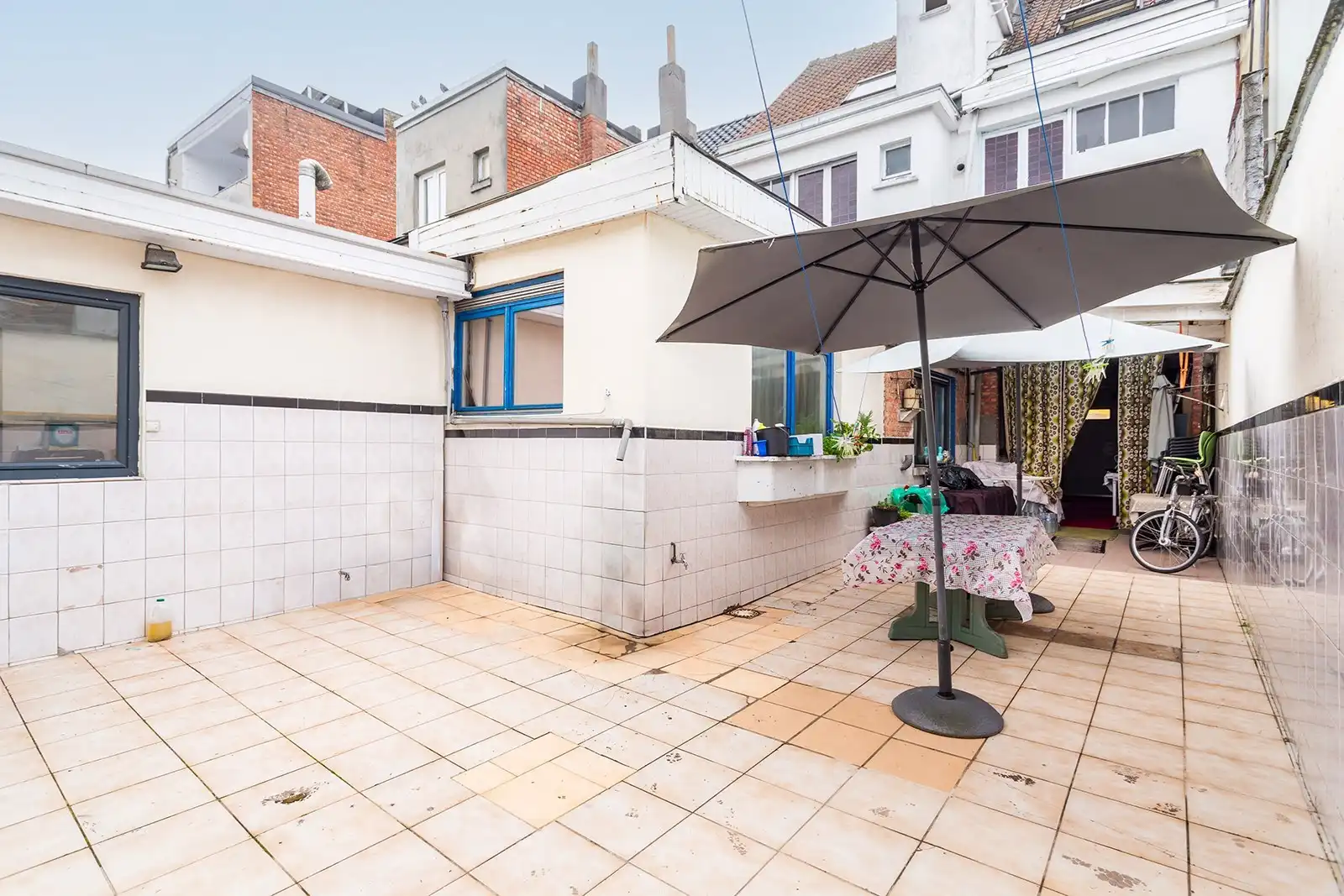 Op te frissen ruime woning met 7 slpk,3 badkamers,terras en garage foto 12