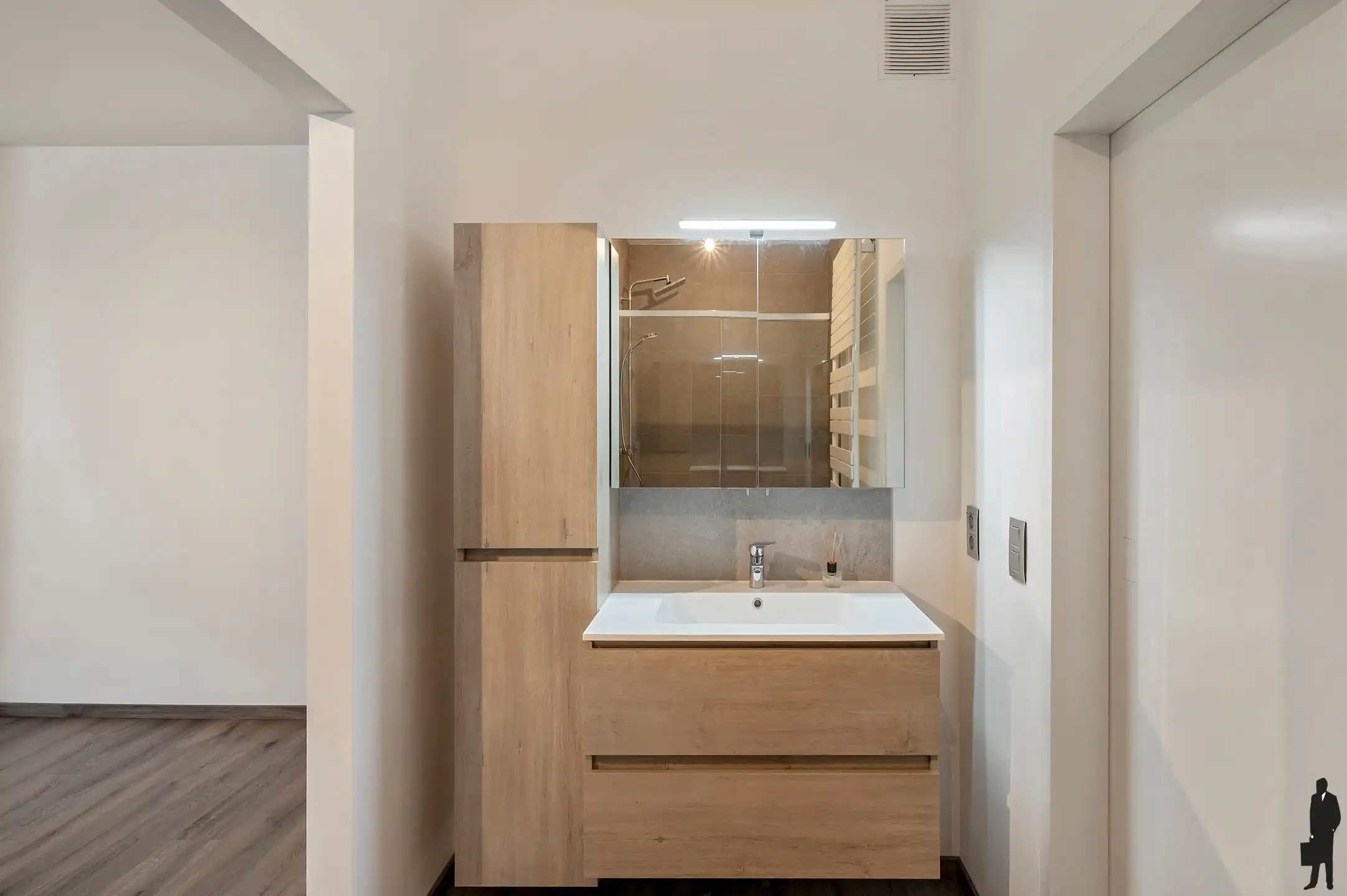 Instapklare open bebouwing met inpandige garage en zonnige tuin op 692 m². foto 13