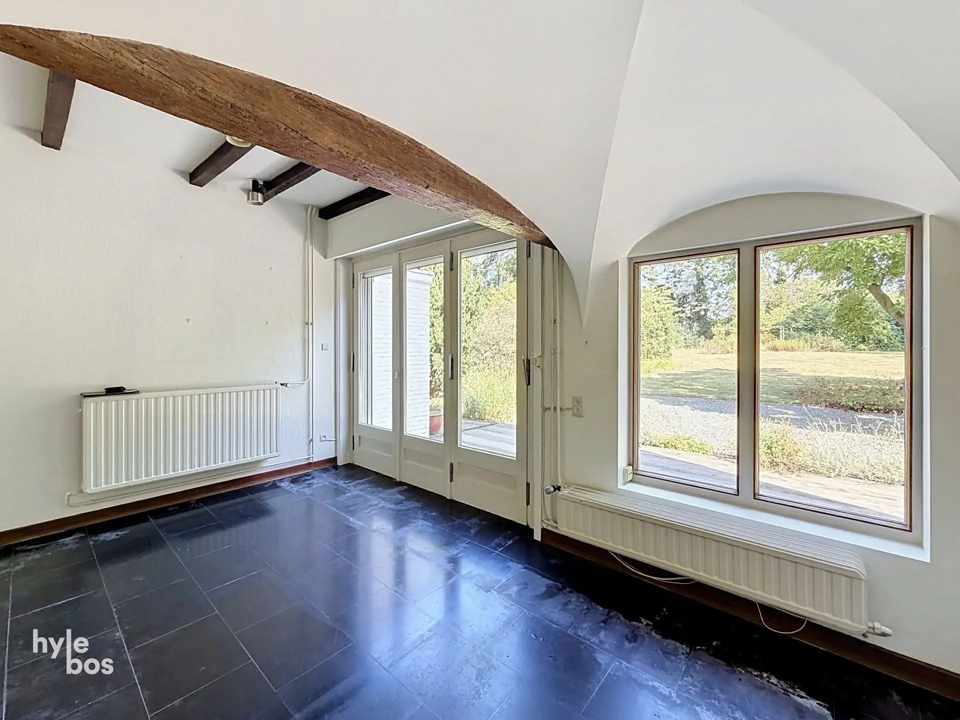 Ruime open bebouwing met zeer grote tuin foto 10