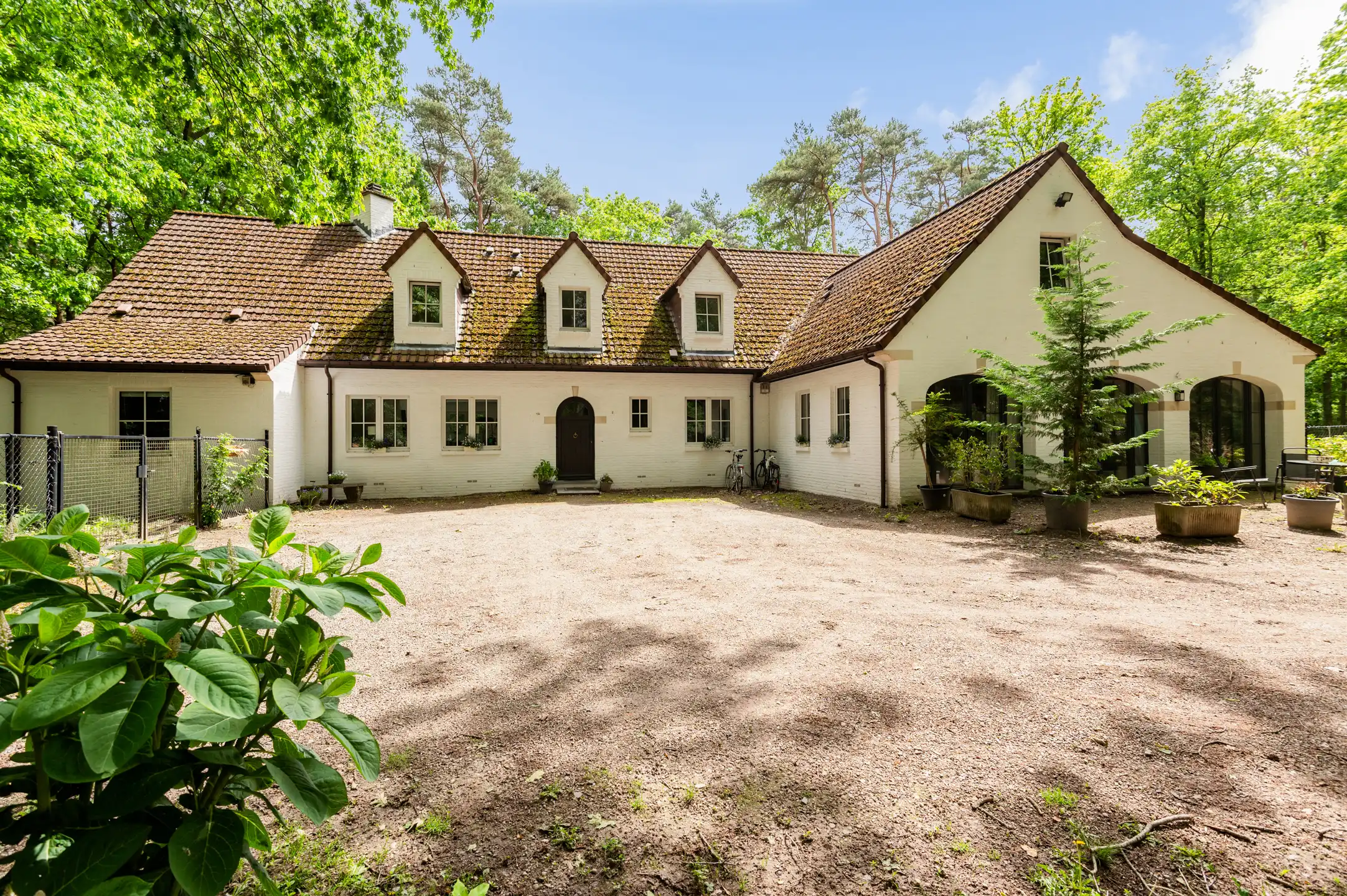 Villa met zorgwoning (4.298 m²) op toplocatie in Schilde foto {{pictureIndex}}