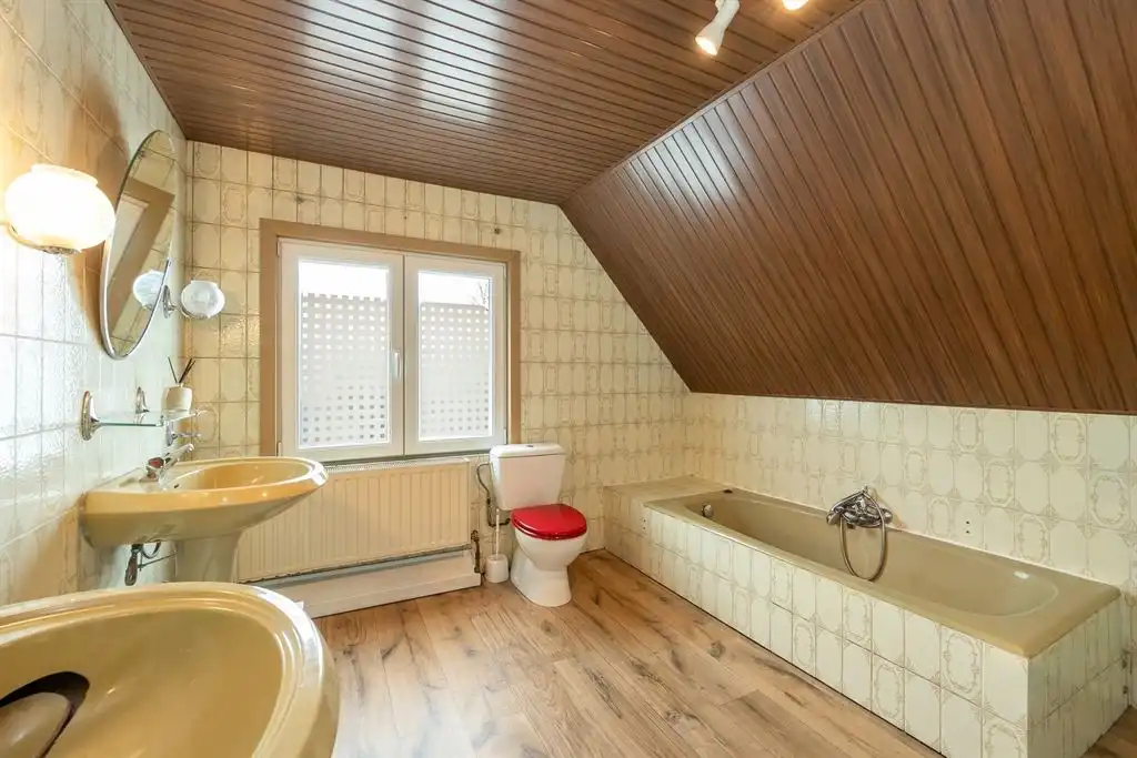 Woning met grote tuin op centrale locatie foto 17