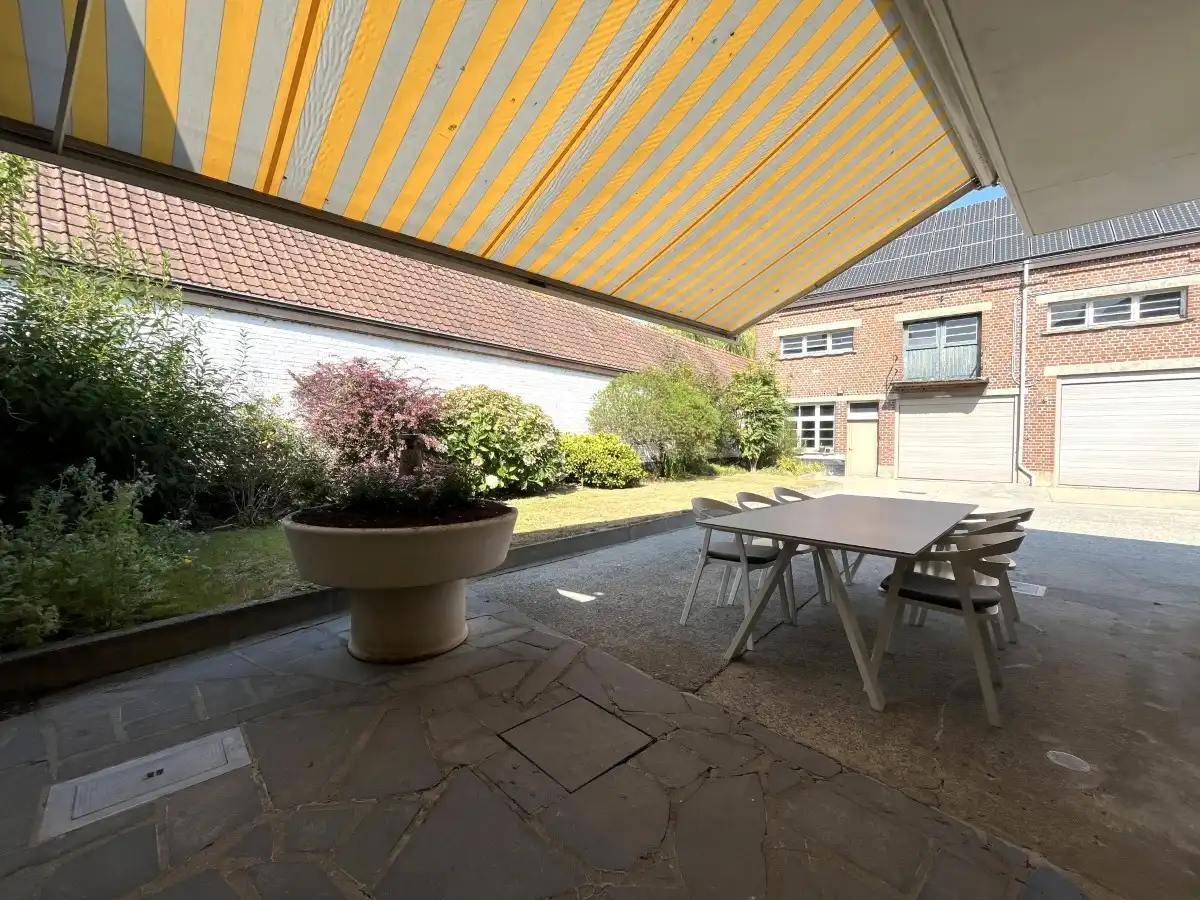 Langemark-Poelkapelle – Ruime hoekwoning met praktijkruimte en 3 garages foto 26