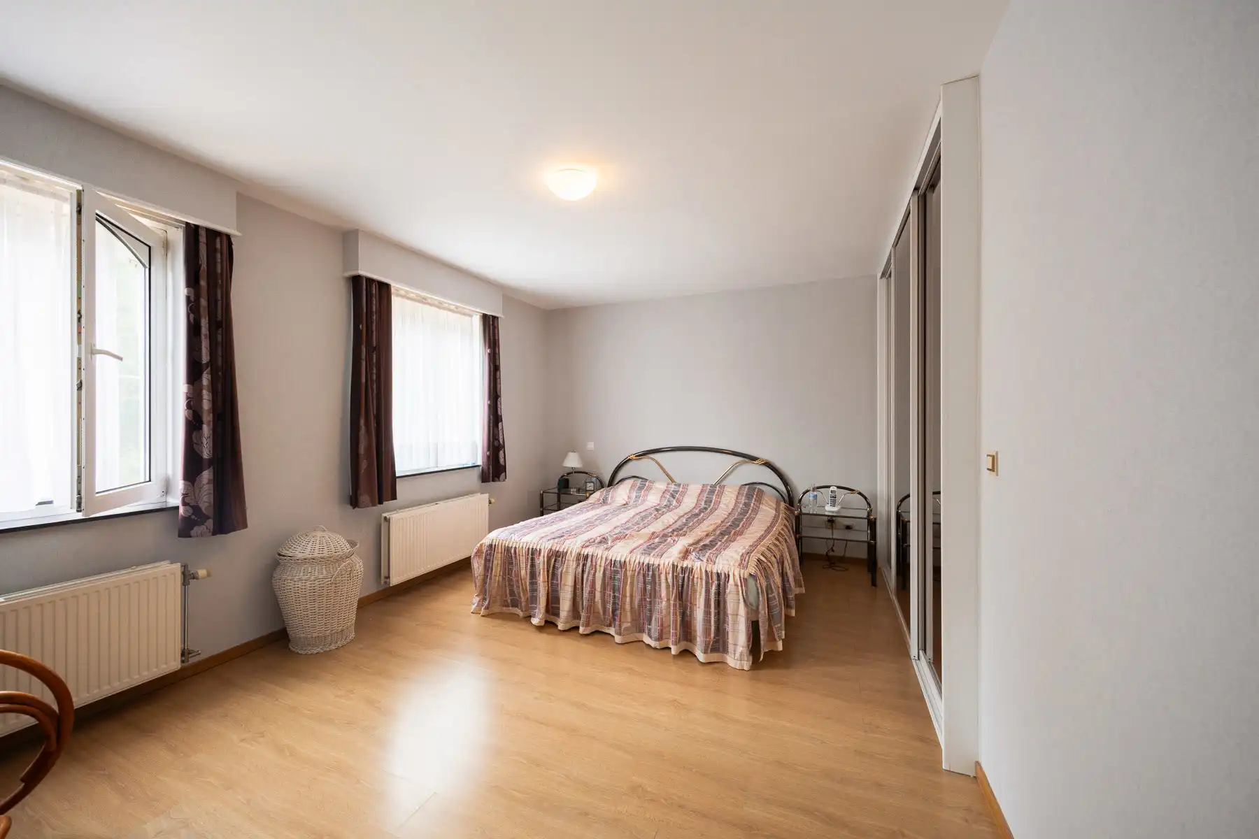 Royaal vrijstaand landhuis in zeer rustige buurt foto 18