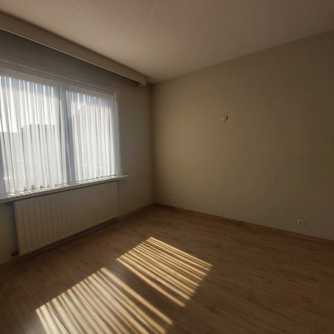 Appartement met 2 slaapkamers in het centrum van Izegem. Garage inbegrepen foto 11