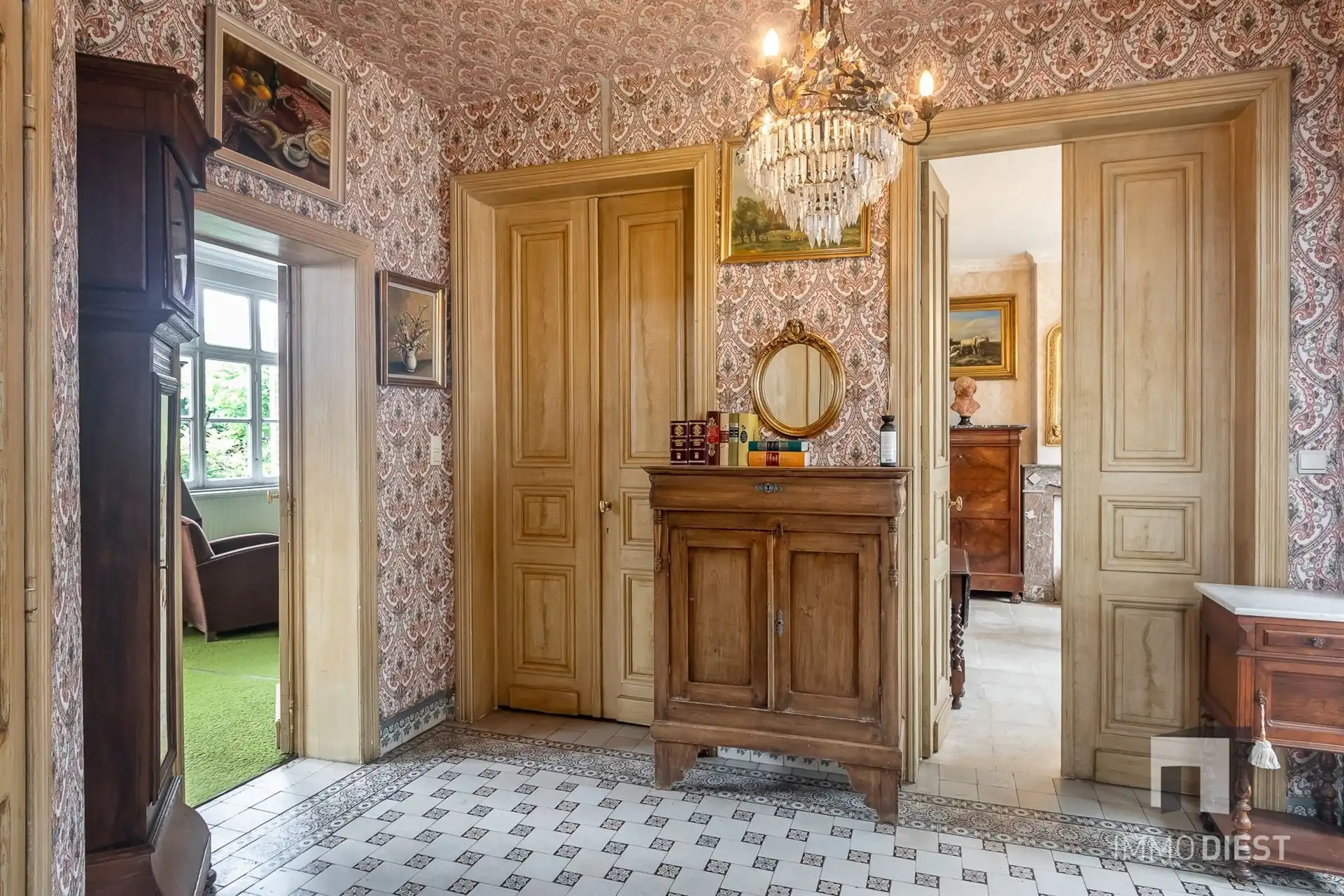 Elegante woning met vele mogelijkheden, gezellige tuin en dubbele garage foto 8