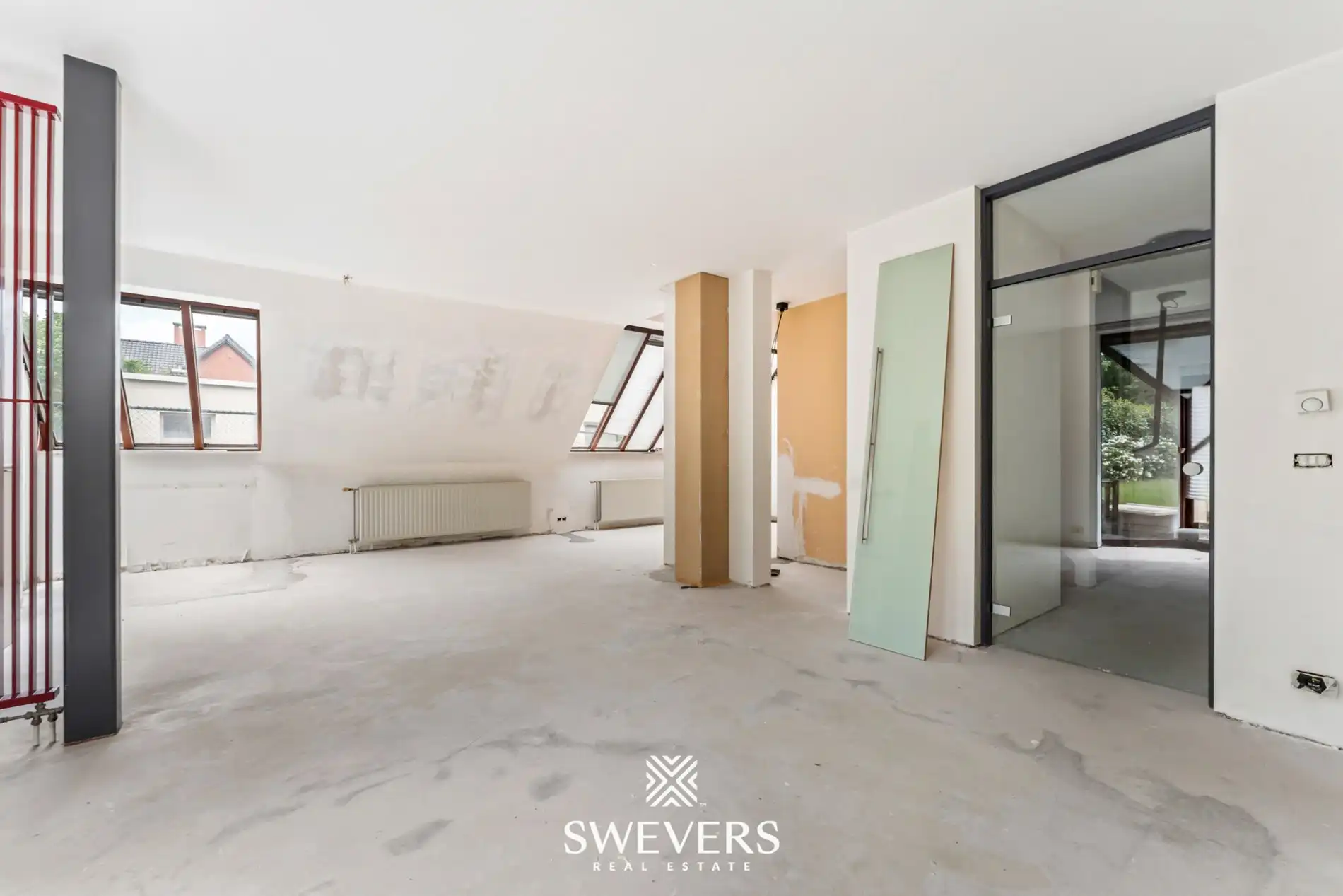 Ruime woning met veel potentieel op prachtig perceel (23a96ca) te Helchteren foto 3