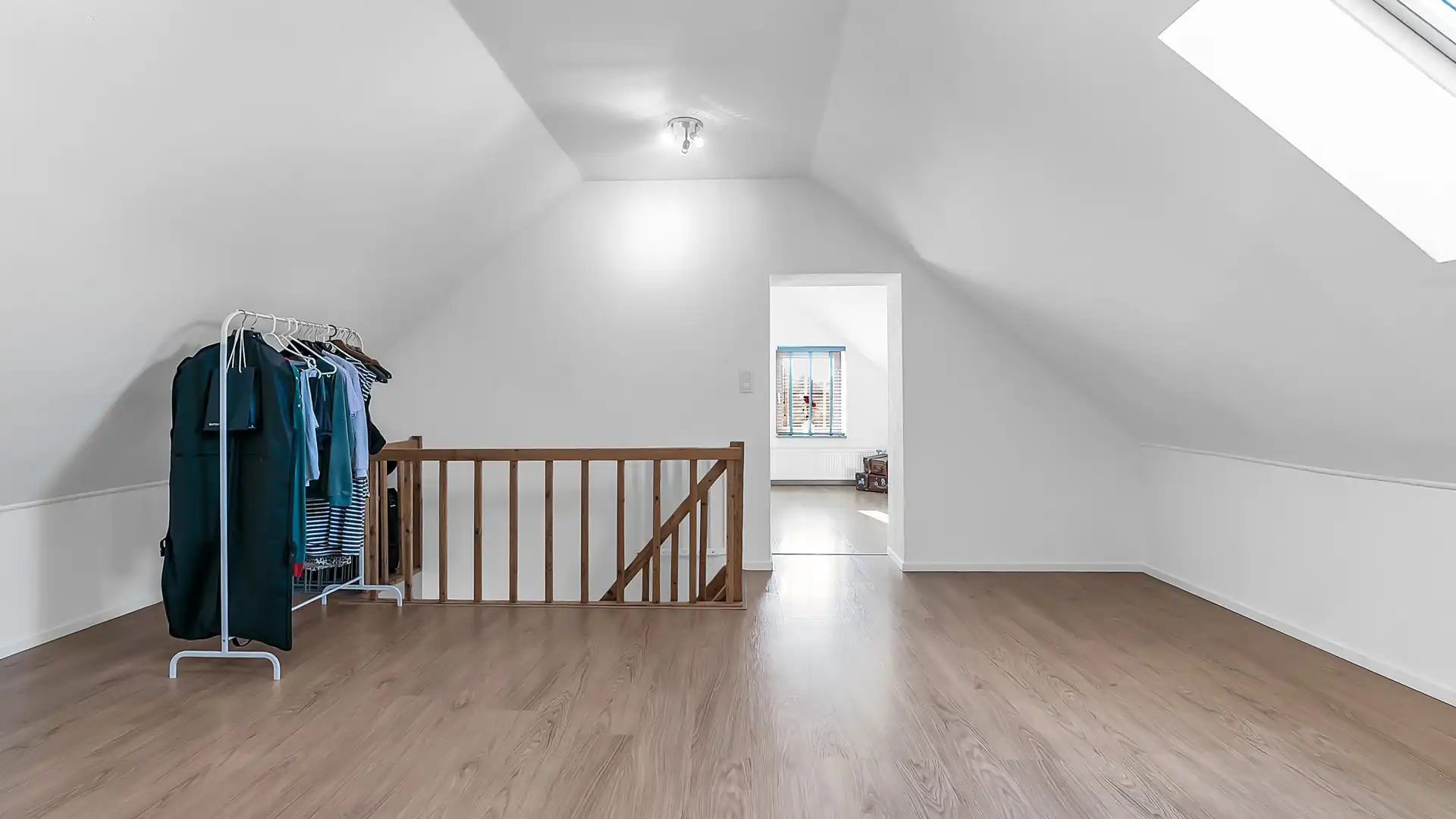 Charmante en karaktervolle woning met prachtige buitenruimte in Uikhoven foto 20