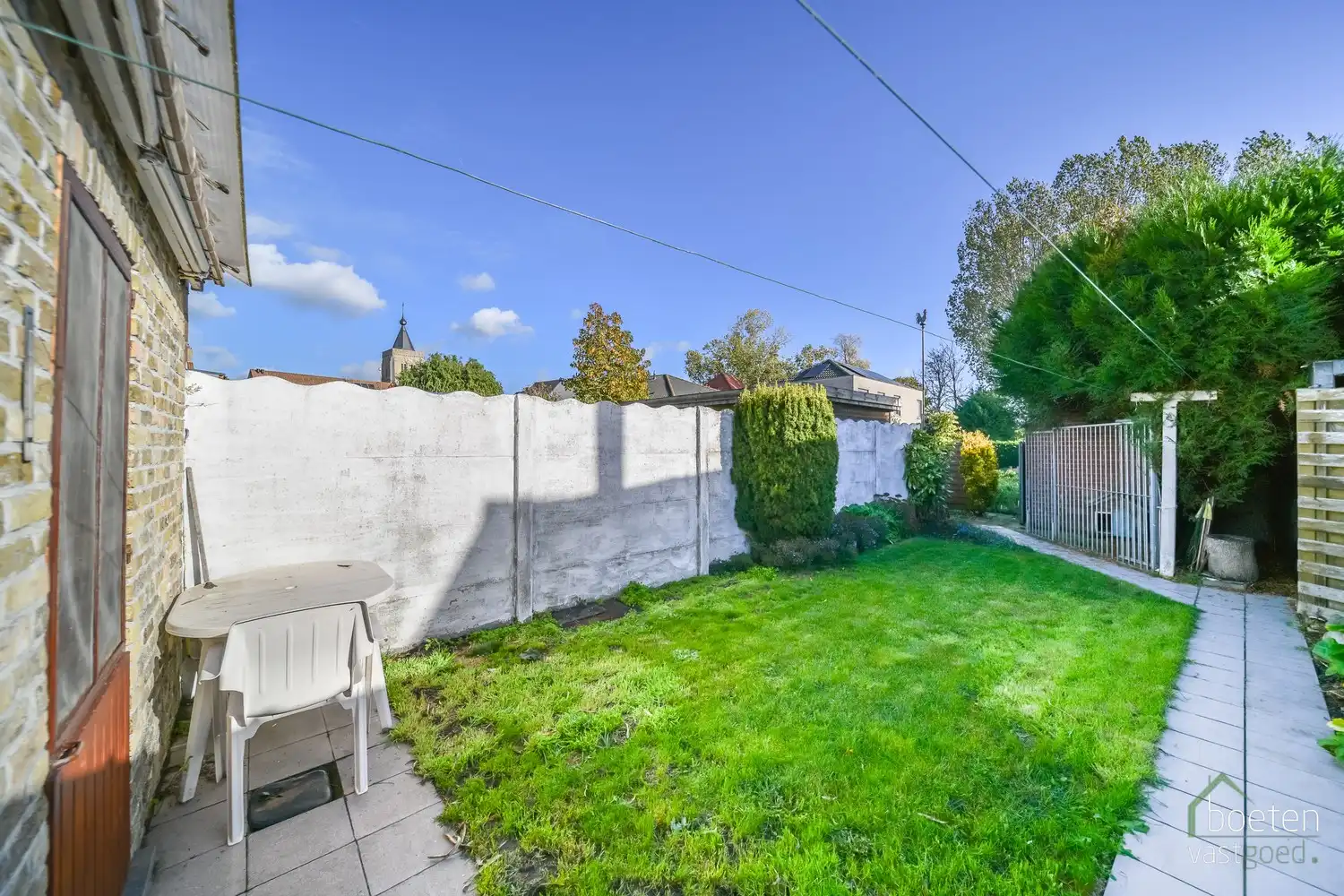 Alveringem: Interessante dorpswoning met redelijk comfort, 3 slaapkamers, tuin en uitweg met garage achteraan op 428m² grondopp. foto 18