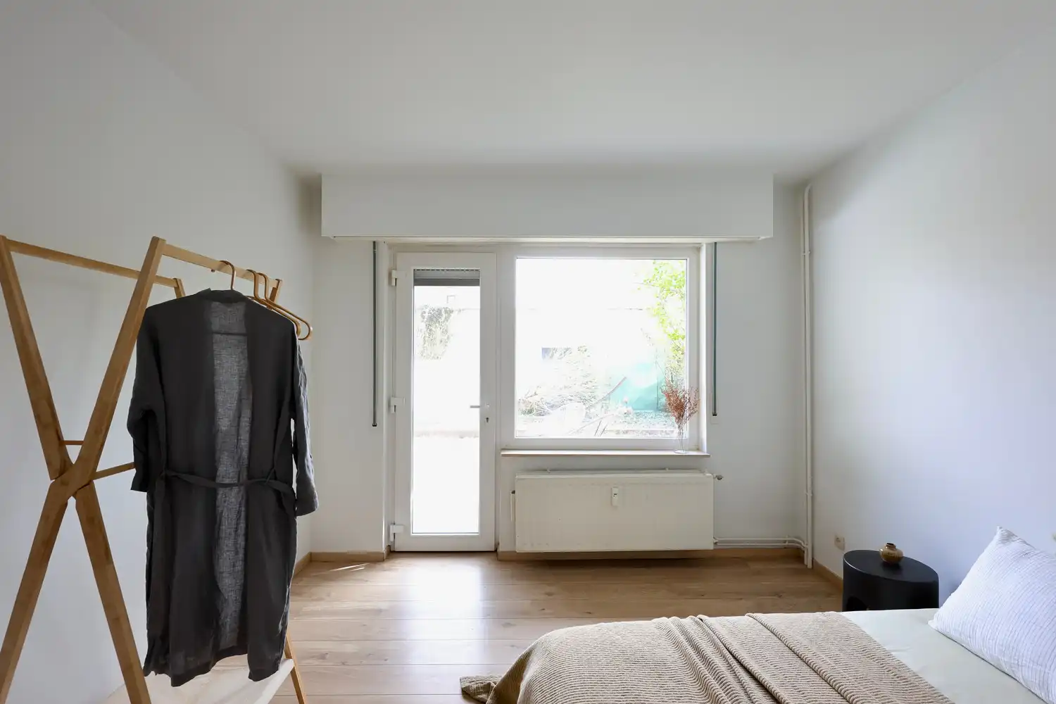 Instapklaar appartement met 2 ruime slks, tuin en parking! foto 36