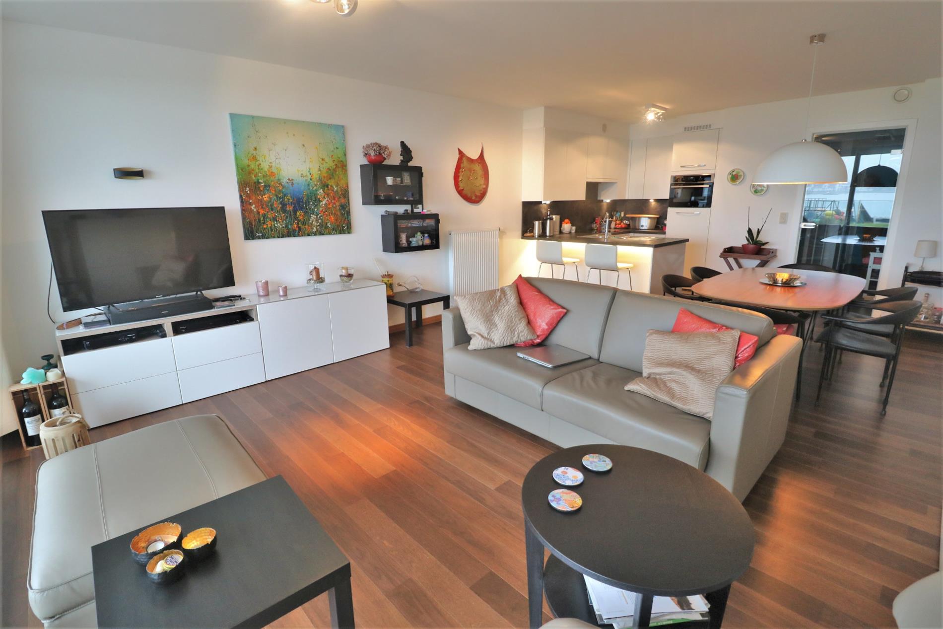 Luxueus 2-slaapkamer appartement met zonneterrassen en prachtig open zicht op de Spuikom te Bredene! foto 4
