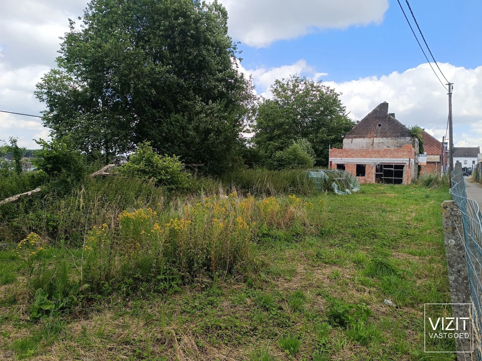 Volledig te renoveren woning op mooi perceel foto 2