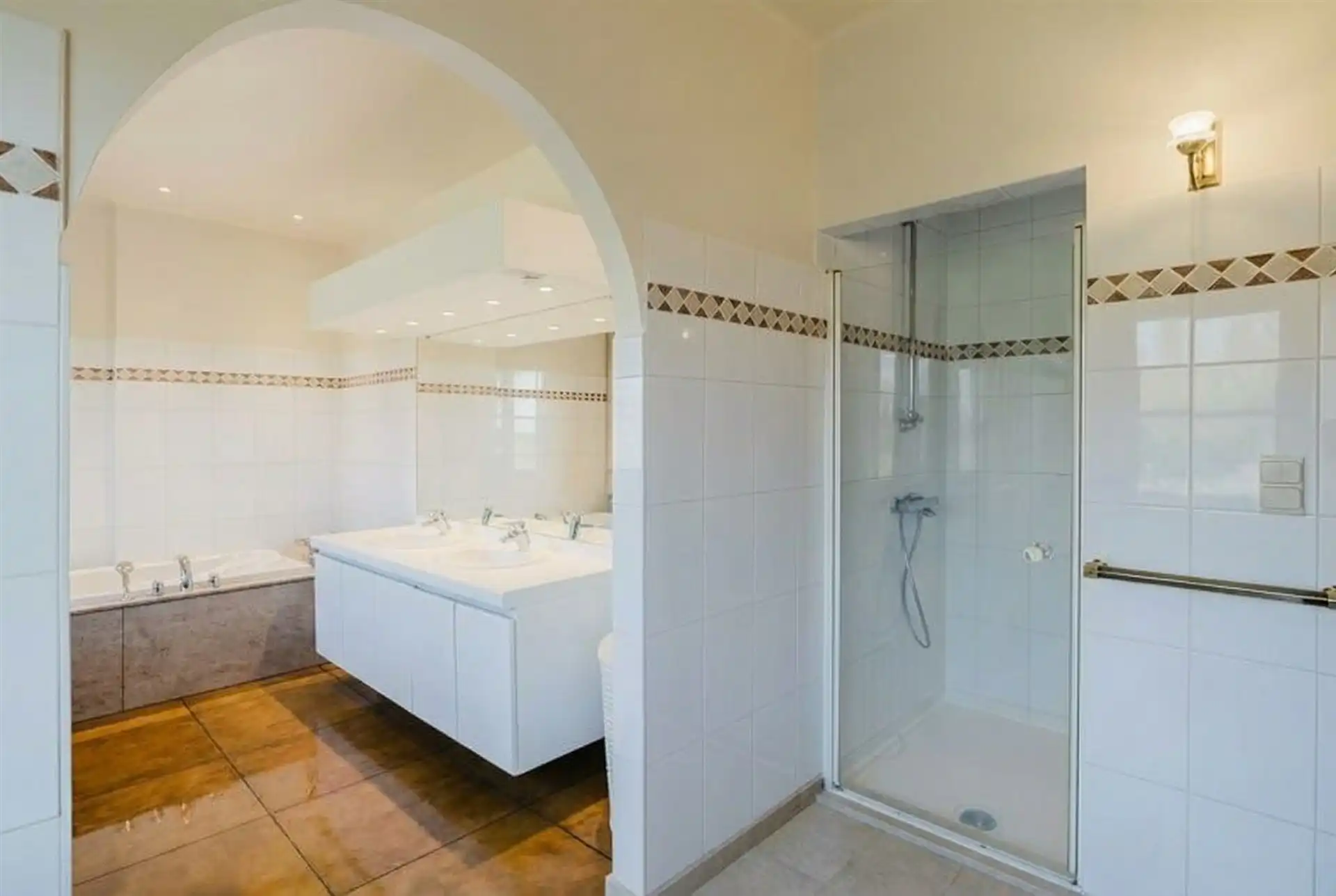 Ruime villa op mooi perceel! foto 15