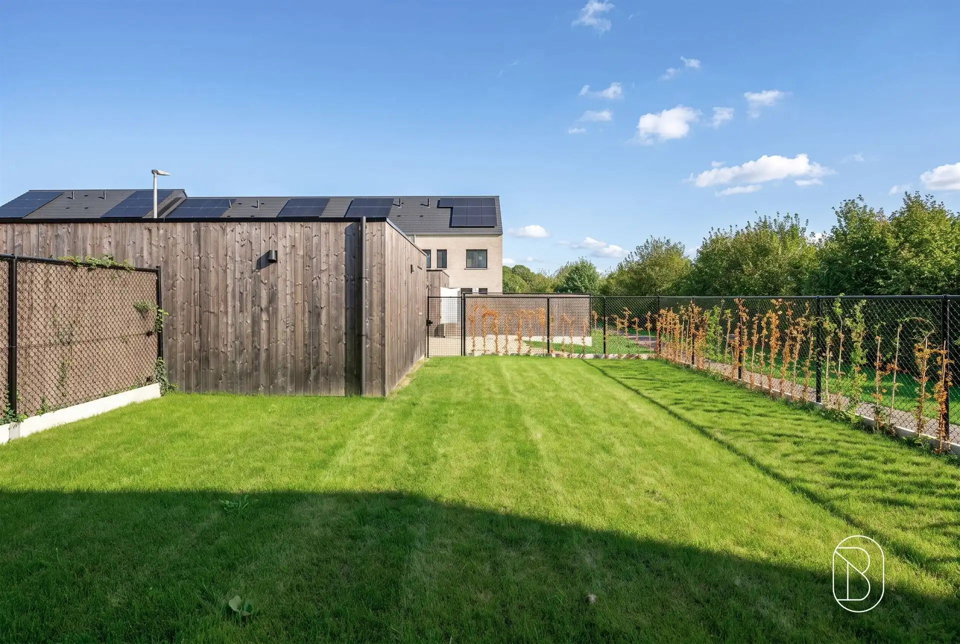 Topgelegen grote woning met 4 slk, omheinde tuin en garage. foto 19