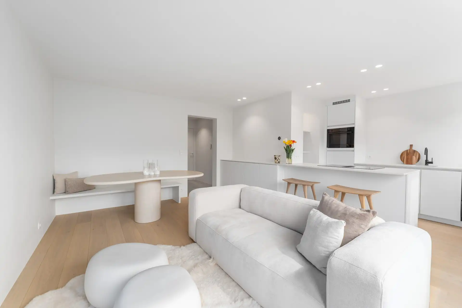 Tot in de puntjes gerenoveerd appartement foto 2