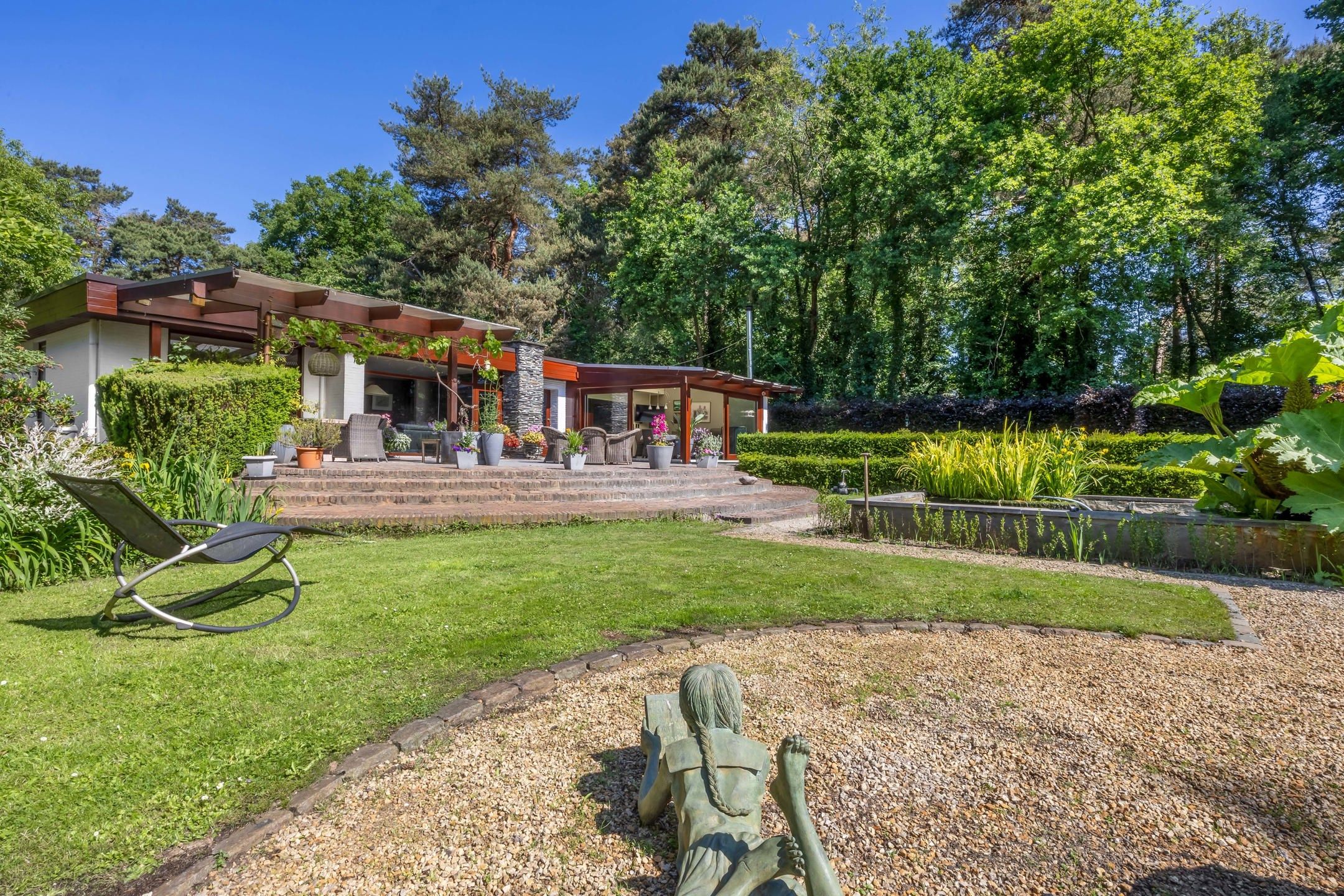 Laagbouwwoning op 2848 m² met Zwemvijver en Prachtige Tuin foto 16