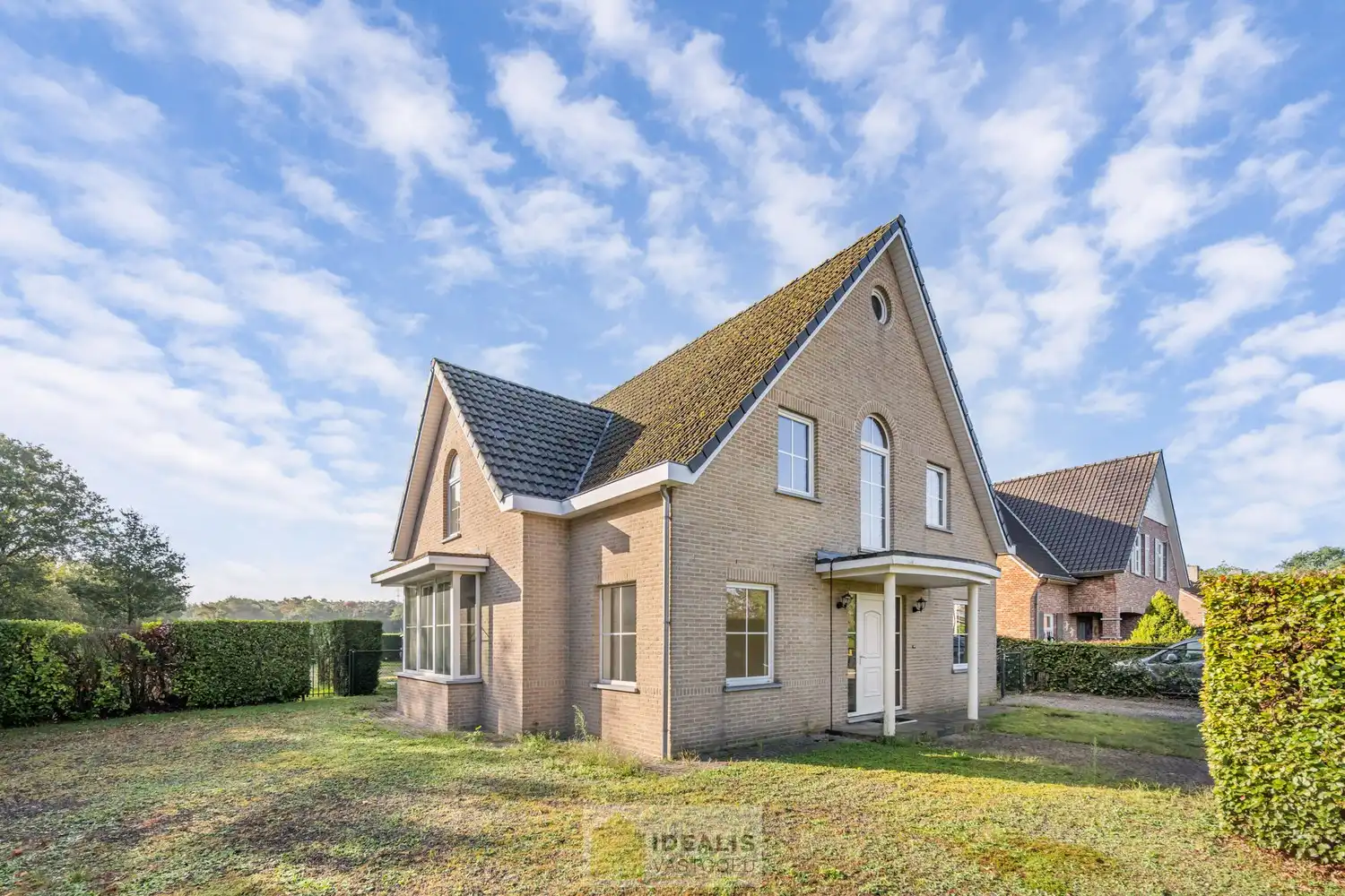 IDEALIS VASTGOED – HEDENDAAGSE EENGEZINSWONING OP RUSTIGE LOCATIE MET AANGELEGDE TUIN OP EEN KNAP PERCEEL (9A87CA) NABIJ HET CENTRUM VAN PELT – De woning omvat een heerlijke lichtrijke open leefruimte met aansluitend goed uitgeruste keuken, fijne wasplaats/berging, 4 royale slaapkamers en goed ingerichte badkamer. Een praktisch ingedeelde woning op een aangenaam en ruim perceel! foto 32