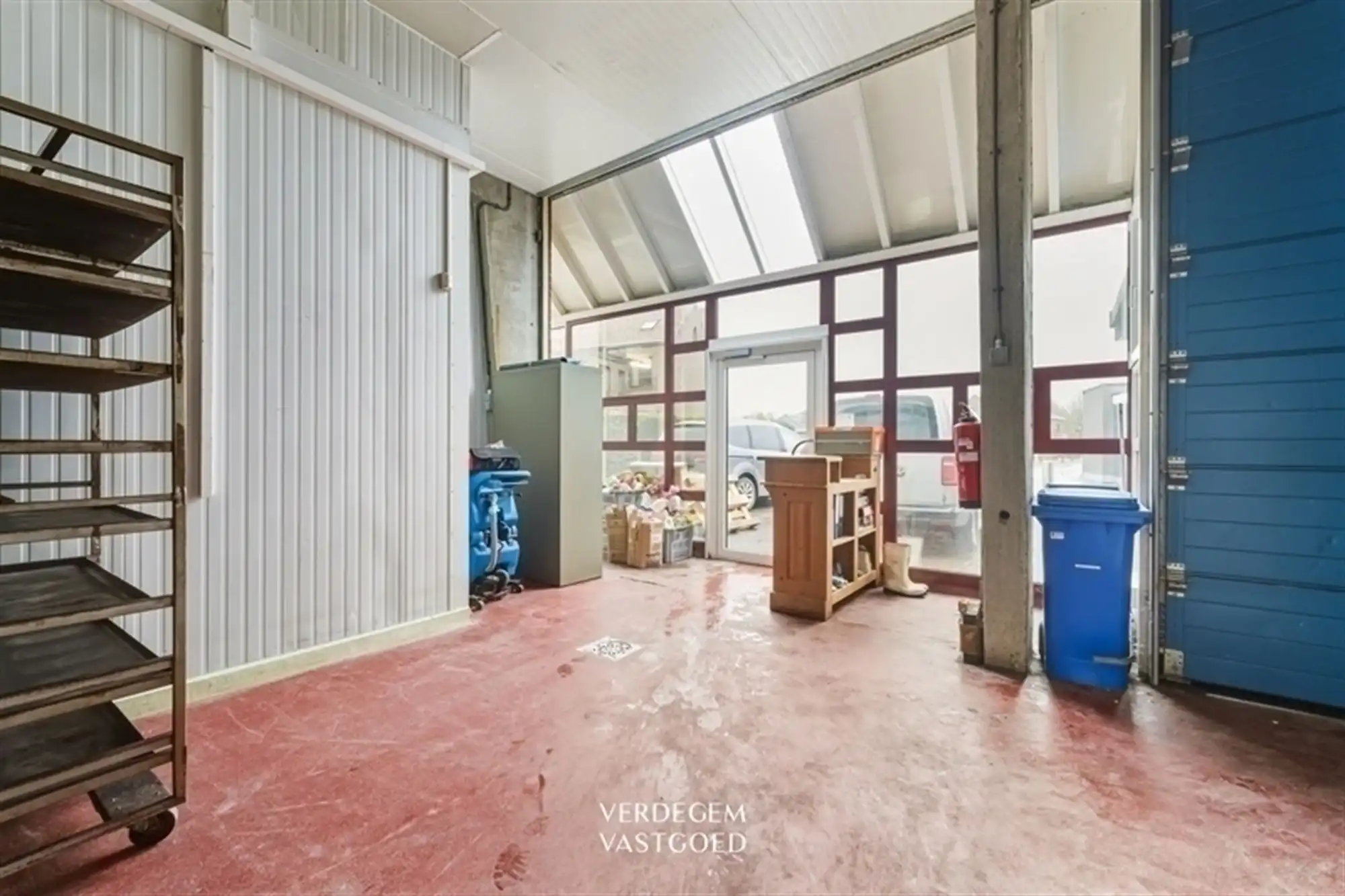 Magazijn van 395m² met villa op toplocatie voor commerciële activciteit foto 28
