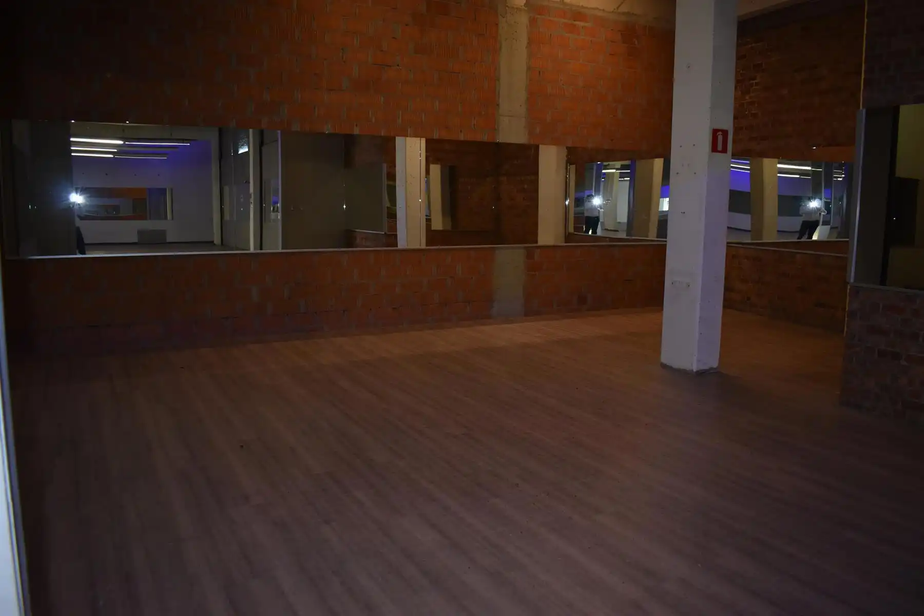 Top gelegen handelsruimte (650 m²) in het centrum van Genk foto 6