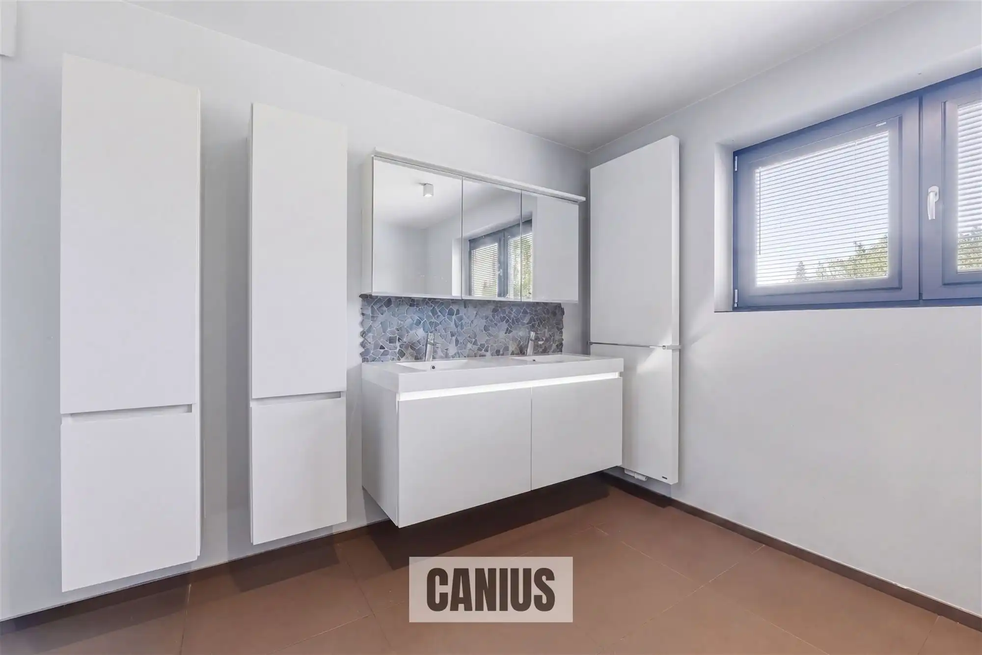 MODERNE, INSTAPKLARE WONING MET 3 SLPK EN ZUIDGERICHTE TUIN foto 17