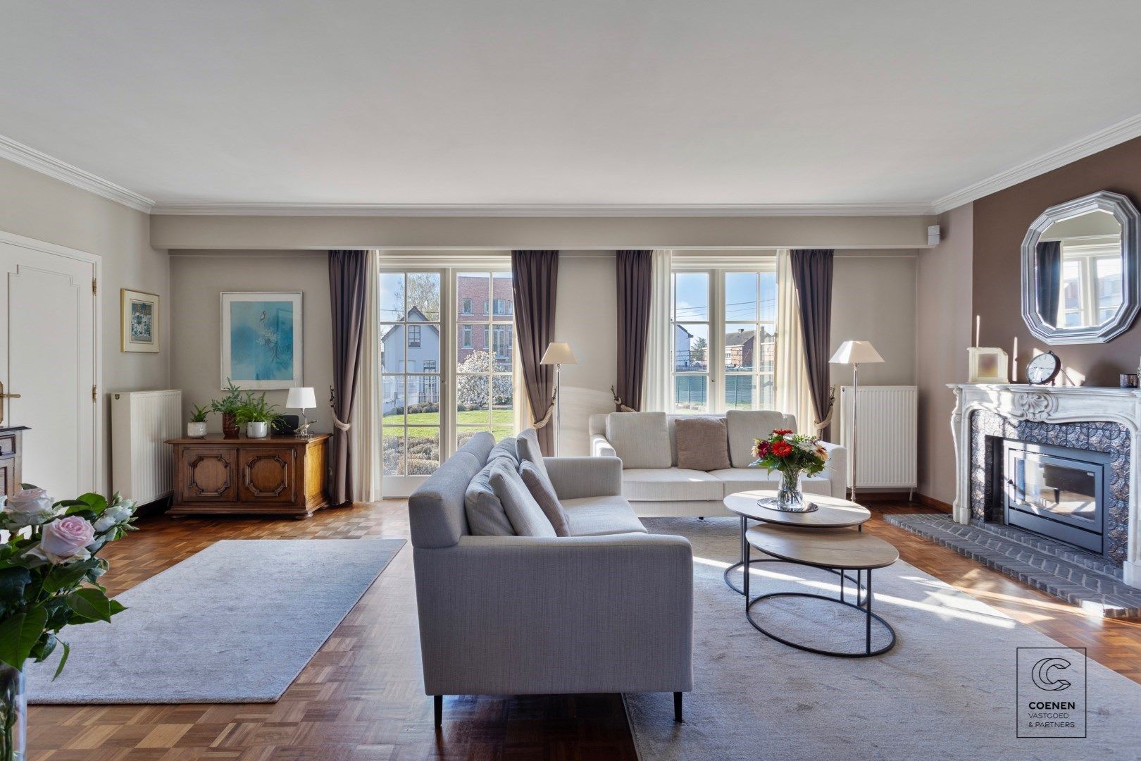 Instapklare villa met 4 slpk's en prachtige tuin op een perceel van 1125 m² te Lier. foto 3