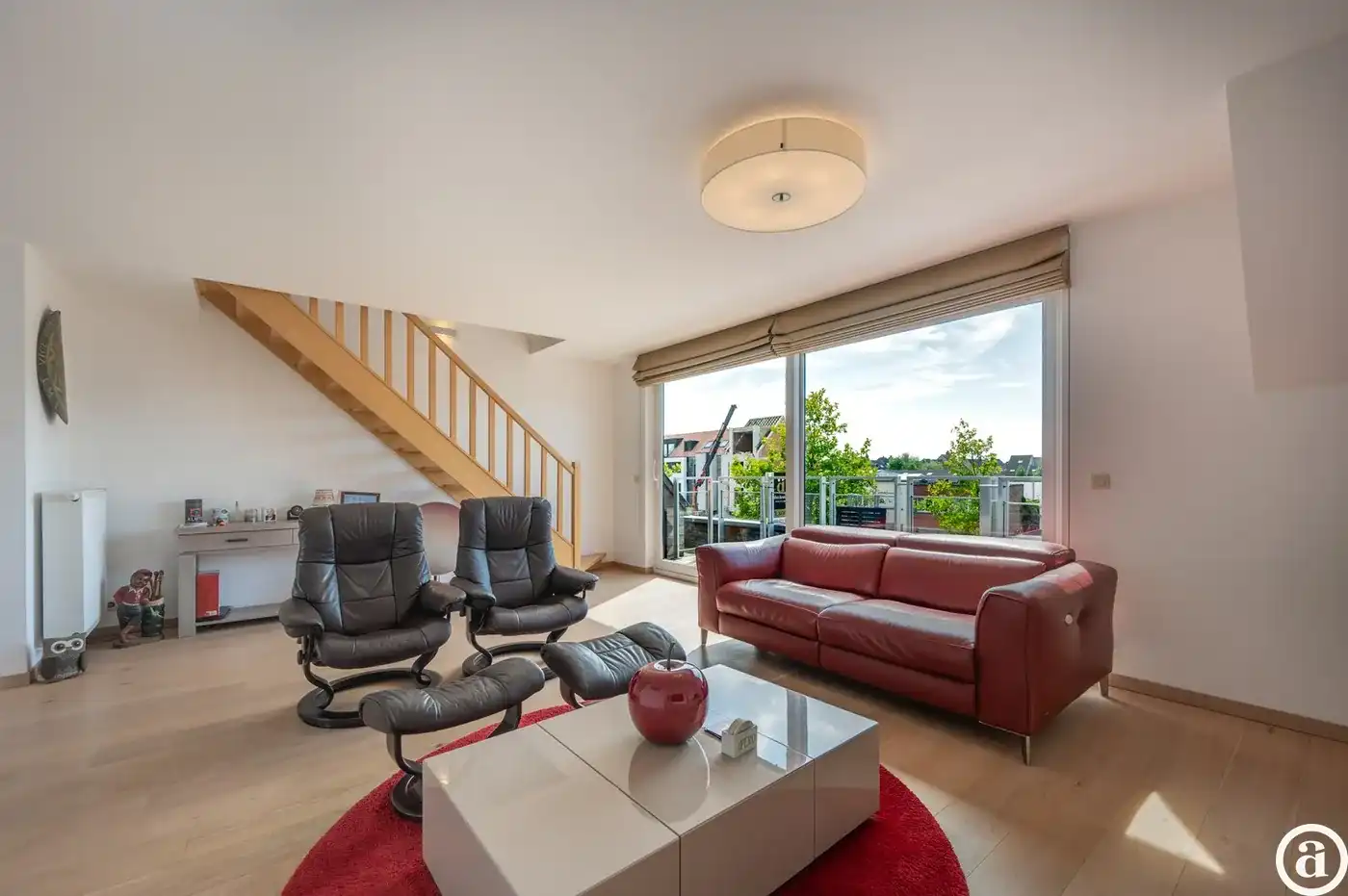 Zonnig duplex-appartement met 3 slaapkamers en garagebox.    foto 4