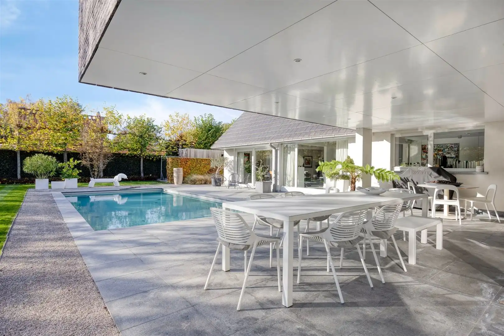 Rustig gelegen, luxueus afgewerkte villa met zwembad en 5 slaapkamers. foto 10